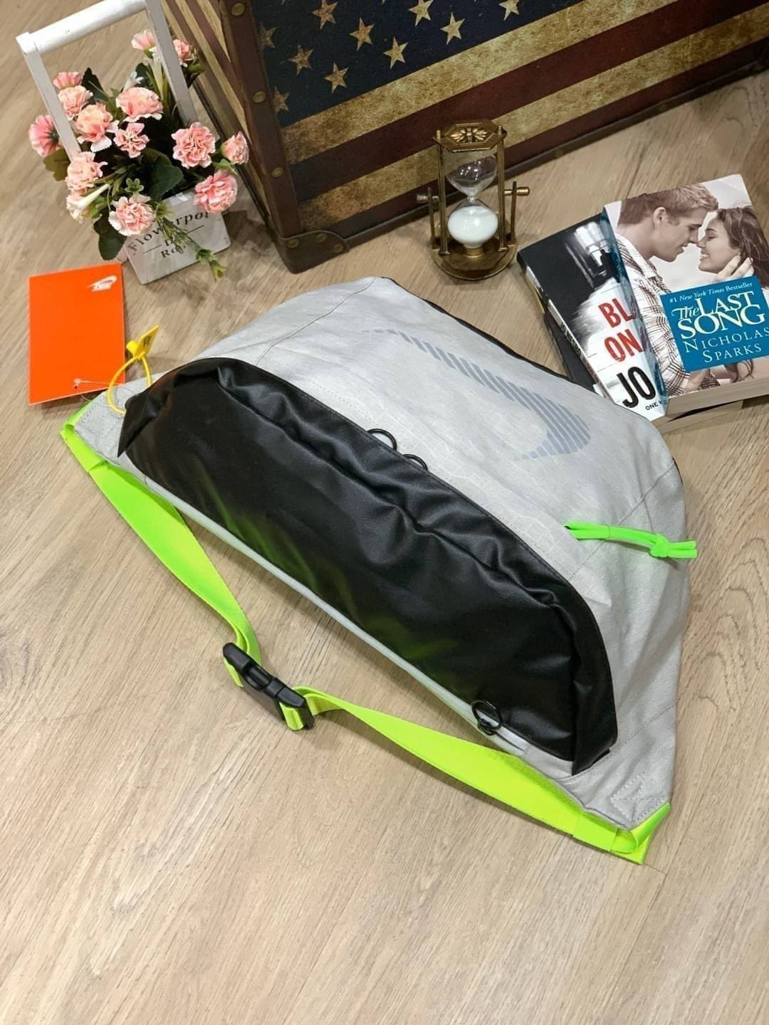 Nike Tech Hip Pack Winterized กระเป๋าnikeทรงคาดอกรุ่นใหม่ชนช้อป ทรงสวย ใบใหญ่สไตล์สปอร์ต ใส่อุปกรณ์กีฬาและพกพาได้อย่างสบายใจ