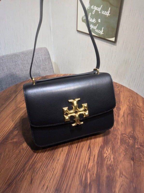 Tory Burch 75003 Eleanor Medium Convertible Shoulder Bag พร้อมส่งที่ไทย อีกรุ่นที่น่าครอบครองมากๆค่ะ กระเป๋าสะพายข้างและทบสายเป็นคล้องไหล่ได้ หนังแท้ชั้นดี ใช้ได้กับทุกๆโอกาส ห้ามพลาด ก่อนหมดนะคะ!!