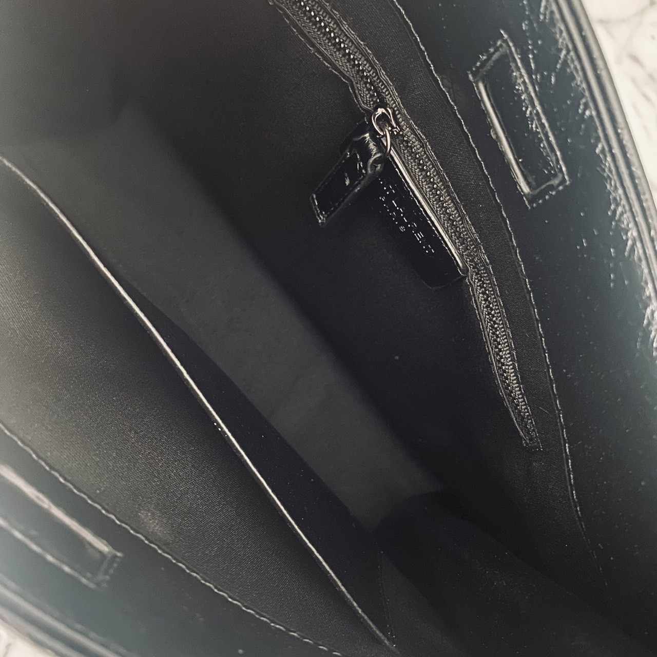 YSL Shopper Niki Tote Bag กระเป๋าสะพายทรงโท้ทใบใหญ่กำลังสวย หรูหราขั้นสุด เสิร์ฟมาให้สวยทันใช้ปีใหม่แน่นอน ใบจริงดูแพงเกินคุ้ม -- [รับตัวแทนกระเป๋า]