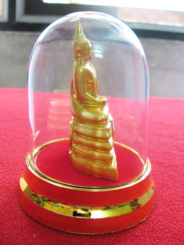 สินค้าหมดค่ะ พระบูชาองค์หลวงพ่อโสธรสีทอง ครอบแก้วใสค่ะ