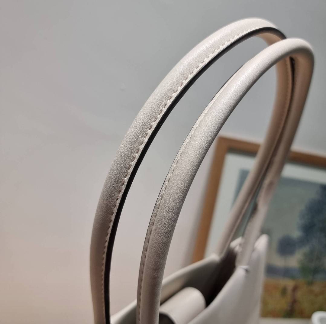 TORY BURCH ECO ELLA TOTE BAG / TORY TOTE BAG พร้อมส่ง 3 สี กระเป๋าสะพายทรงโท้ท ขนาดกำลังสวย จุของได้เต็มที่ รูปทรงคลาสสิคชวนใช้ โดดเด่นด้วย patch โลโก้ คอลเลคชั่นน้องใหม่ ส่งมาให้สาวๆได้ใจฟูอีกหนึ่งไอเท็ม