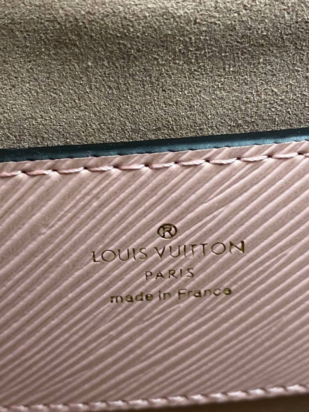 หนังแท้ LOUIS VUITTON Epi Twist Shoulder Bag MM พร้อมส่งที่ไทย เกรดออรินอลงานหนังแท้ทั้งใบ ภาพสินค้าถ่ายจากงานขายจริง ใช้งานต่างประเทศได้
