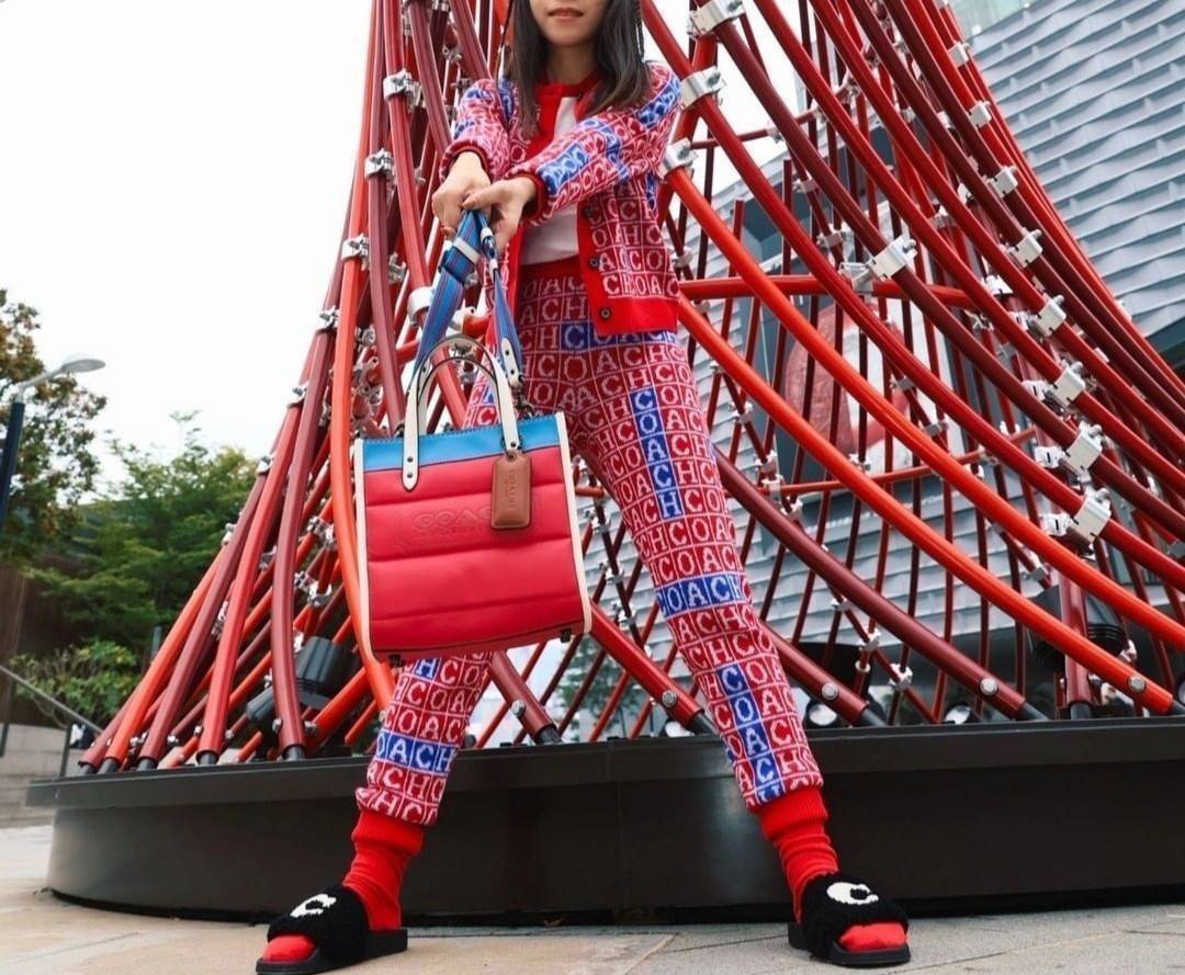 COACH CASUAL STYLE STREET STYLE 2WAY PLAIN LEATHER ELEGANT STYLE (C6958 C6852) 🌺 ที่สุด! ของที่สุด!! กระเป๋าถือ กระเป๋าสะพายรูปทรงสุดฮิต สุดคลาสสิค รุ่น UNISEX ที่ชิคๆ สบายๆ ได้ทั้งชายและหญิง// วัสดุหนังแท้ทั้งใบ ตัดเย็บด้วยหนังเนื้อนุ่มพิเศษ หนา 