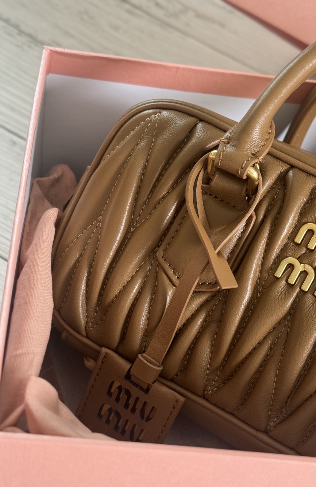 MIU MIU Arcadie Matelassé nappa leather bag 24cm กระเป๋าถือสะพาย luxurious เกรดออริ ท็อป 1:1 เกรดงานปราณีตละเอียด หนังสวย เกรดดีสุด ใช้งานต่างประเทศได้