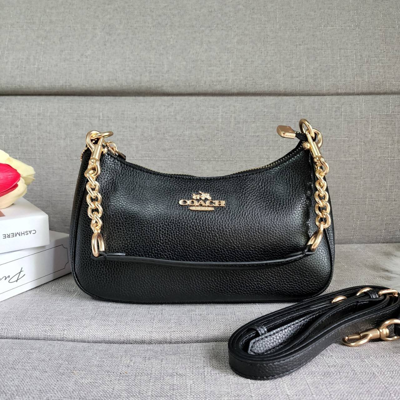 พร้อมส่งครบสี สวยทุกสีเลยค่า😘 ((CA173//CA209//CA548)) COACH TERI SHOULDER BAG 🔹กระเป๋าทรงพอช ในรูปแบบหนังแท้ หนังนิ่มสวยมากค่ะ