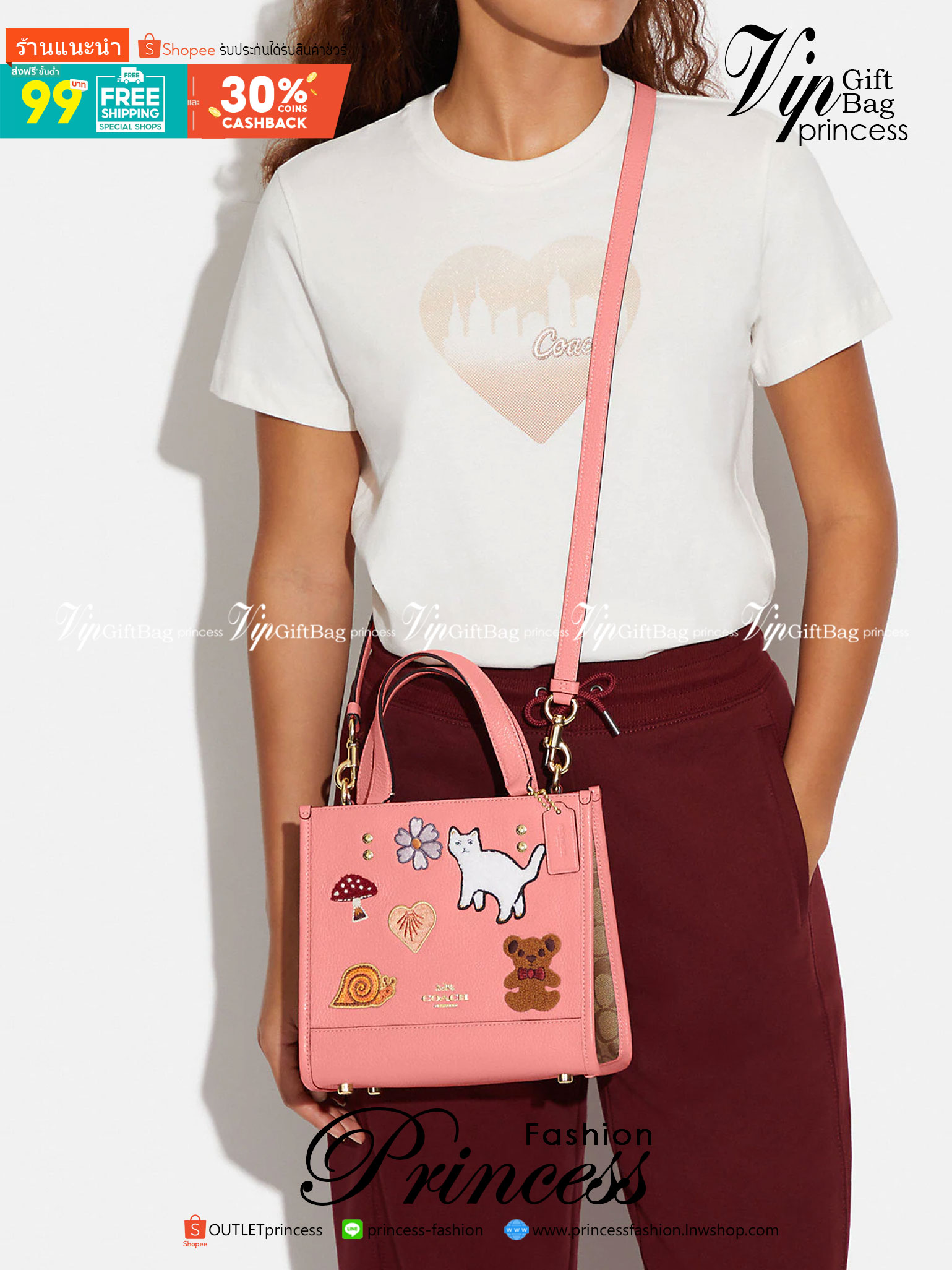 Coach Dempsey Tote 22 With Creature Patches CC421 คอลเลคชั่นใหม่ กระเป๋าทรงโท้ท ขนาดน่ารักน่าใช้มากๆ ดีไซน์น้องหมีจิ้มลิ้มดึงดูดสายตามากๆ ฟังก์ชั่นการใช้งานสะดวก มีทั้งสายคล้องในตัว และสายครอสบอดี้ ภายในกระเป๋าเป็นช่องโล่ง ใส่ของสำคัญได้ครบครันไม่ต้องห่วง