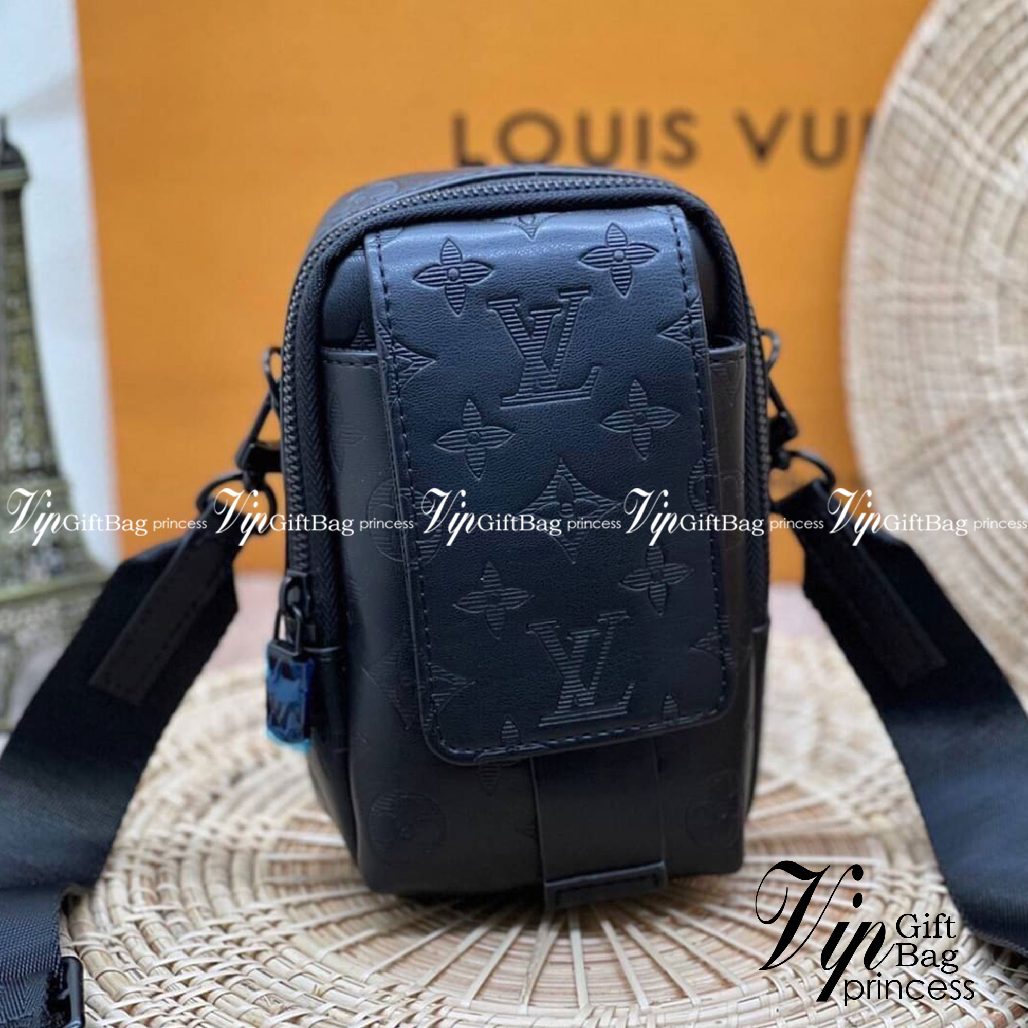 LV Double Phone Pouch NM / LV Phone bag Black Monogram Shadow Cowhide leather trim เกรดออริจินอล ใช้ได้ทั้งผู้หญิงผู้ชาย พร้อมส่งที่ไทย ภาพสินค้าถ่ายจากงานขายจริง ใช้งานต่างประเทศได้