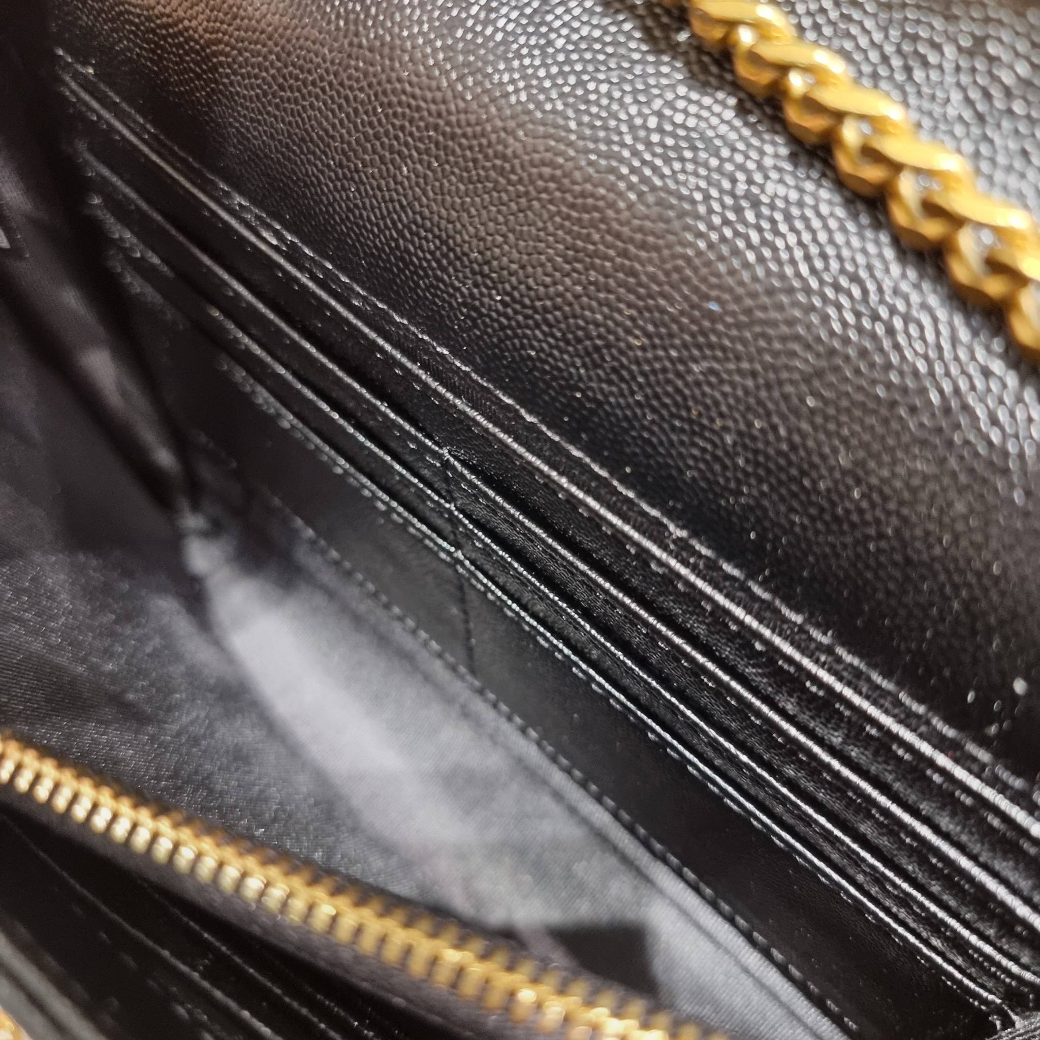 Yves Saint laurent envelope quilted with chain / YSL WOC กระเป๋าสะพายทรง woc สุดฮอต ในดีไซน์ใหม่ ดีเทลเย็บสวยคม โดดเด่นกว่าใครแน่นอน วัสดุหนัง pepble ทนทาน ใช้งานง่ายเพียงแค่เปิด-ปิดด้วยกระดุมแม่เหล็ก ภายในแบ่งสัดส่วนได้ดี มีช่องใส่บัตร มีช่องซิป ใส่มือได