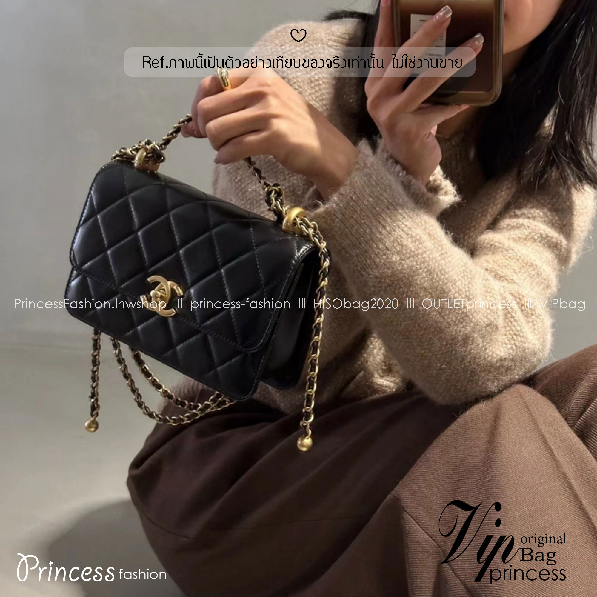 CHANEL 22 Double gold ball bag กระเป๋าสะพายสุดหรูรูปทรงคลาสสิกตลอดกาลไม่มีเอาท์ เพิ่มกิมมิกด้วยลูกบอลสีทองห้อย 2 ข้างปลายสายสะพาย เพิ่มความน่ารักโดดเด่น ดูแพง ผู้ดีคุณหนูลูกคุณมากๆ