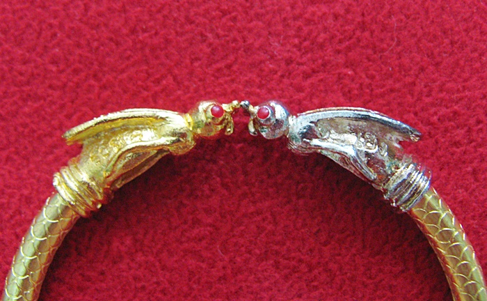 สินค้าหมดค่ะ กำไลต่อเงินต่อทองเนื้อทองเหลือง(เหมาะกับผู้ค้าขาย)พร้อมใบคาถาค่ะ