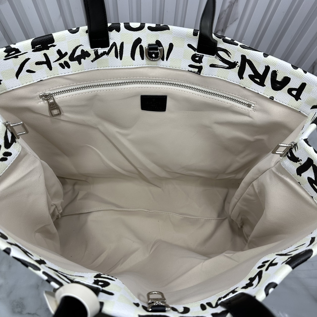 ORI หนังแท้ | LV Shopper Tote MM bag / striking black ink handwriting pattern กระเป๋าทรงโท้ทใบใหญ่ แต่งลายตัวอักษรแบบลายมือเต็มใบ