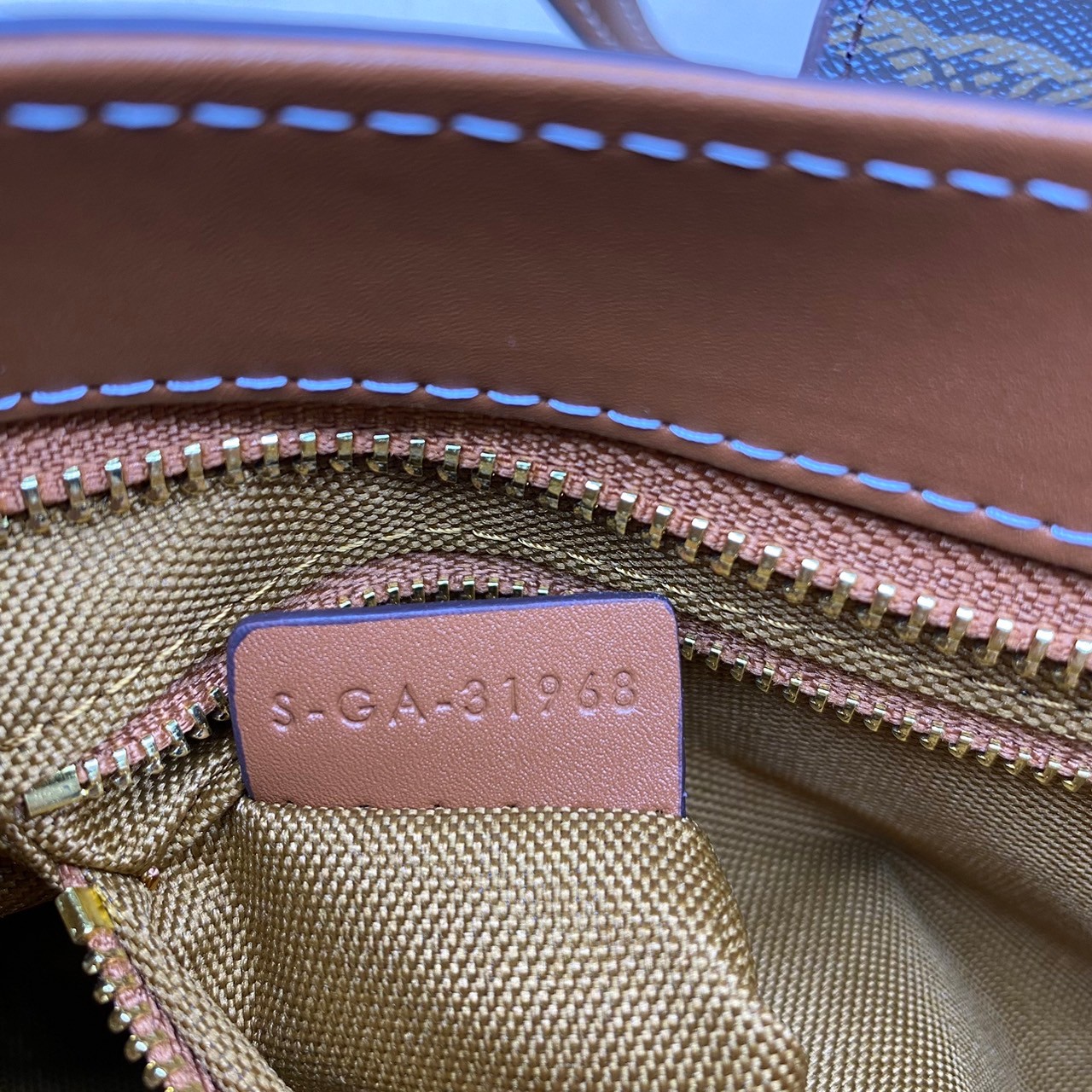 CELINE MEDIUM WILTERN BAG IN SMOOTH CALFSKIN / Celine hobo / Celine Bag พร้อมส่ง กระเป๋าถือ/สะพายโซ่อะไหล่ทองหรูหรา ทรงโฮโบ สวยผู้ดี ใช้งานง่าย โดดเด่นด้วยโลโก้สีทอง **สินค้าเกรดออริจินอล