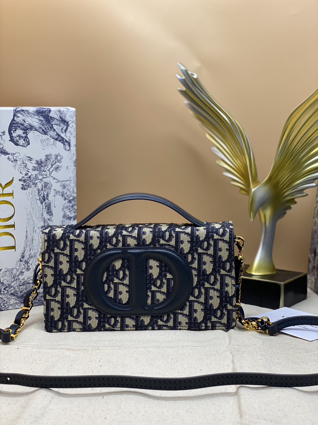 CD SIGNATURE MINI BAG Blue Oblique Jacquard / DIOR Clutch Bag พร้อมส่ง กระเป๋าสะพายทรงคลัท New for Winter 2023 คอลผู้ดี สวยหรู โดดเด่น ราคาสุดคุ้มพร้อมอุปกรณ์ครบ ไม่อยากให้พลาดน้า