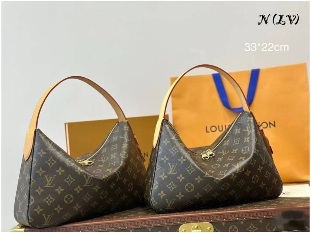 LV Slouchy PM Monogram Canvas Bag กระเป๋าถือ/สะพายไหล่ทรงโฮโบรุ่นใหม่ โดดเด่นด้วยรูปทรงอันเป็นเอกลักษณ์ เหมาะสำหรับพกพาเดินทางและใช้งานทุกวัน ลาย Monogram แคนวาสสุดไอคอนิก