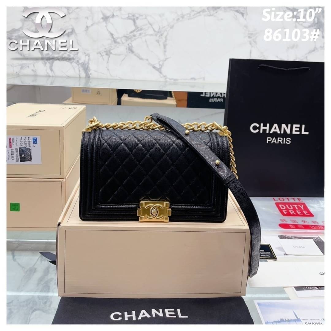 Chanel Boy 10" พร้อมส่งที่ไทย รุ่นสุดฮอต อะไหล่สีทองสุดหรู วัสดุหนังลายคาร์เวีย ทรงคลาสสิคที่สาวๆห้ามพลาด!! ในราคาสุดคุ้ม