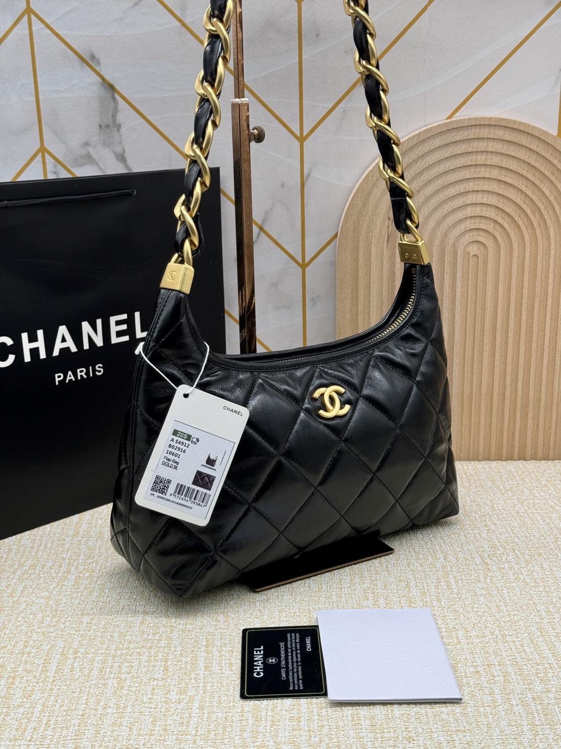 CHANEL HOBO BAG Shiny Leather & Gold-Tone Metal 26cm กระเป๋าทรงโฮโบ ดีไซส์สวยเรียบหรู เกรดออริ สลับแท้ 1:1 ใช้งานต่างประเทศได้