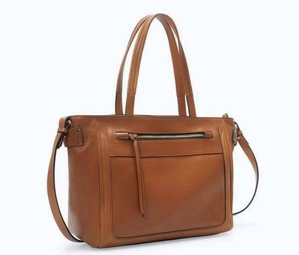 ZARA BASIC TOTE BAG กระเป๋าสะพาย ทรง TOTE ใบใหญ่จุสุดๆ วัสดุหนังแกะสังเคราะห์เนื้อนิ่ม texture สวย น้ำหนักเบา ดูแลรักษาง่าย เปิดปิดด้วยซิป ภายในกว้าง มีช่องซิป สามารถใส่เอกสาร A4, Notebook, ของใช้ได้เยอะ หูจับถนัดมือ แข็งแรง มาพร้อมสายสะพายยาว จะถือหรือสะ