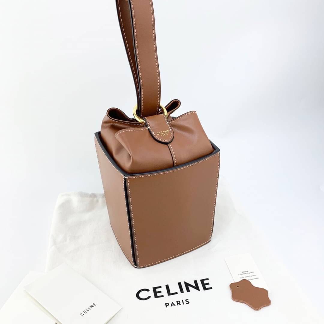 VIP 】หนังแท้ CELINE BOX CLASSIC HANDBAG หนังสวยอยู่ทรง สวยหรูที่สุด รูปทรงทันสมัยคลาสสิกมินิมอลมากค่ะ พร้อมส่งที่ไทยราคาสุดคุ้มห้ามพลาดค่ะ!