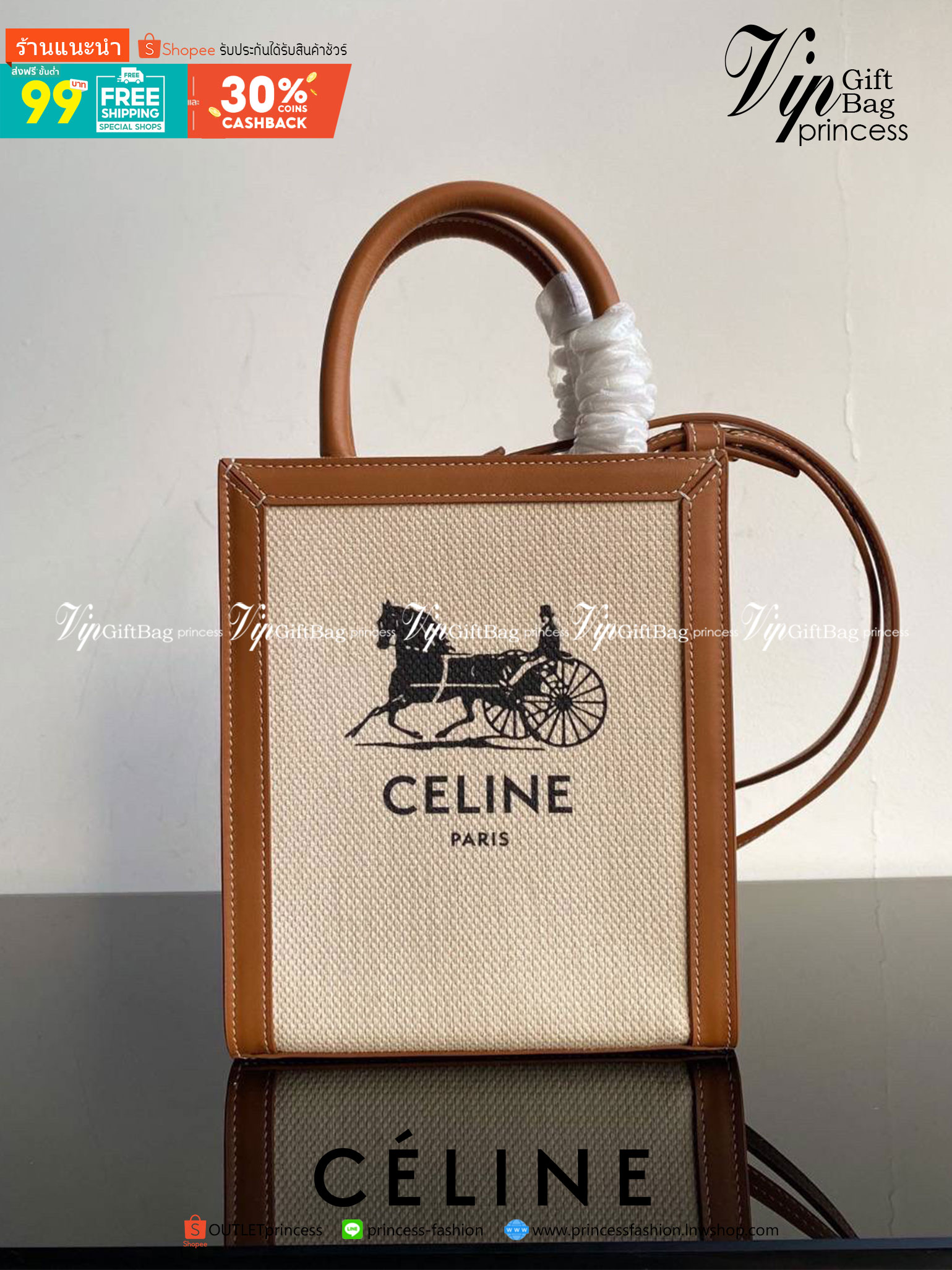 CELINE HAND CARRY AND CROSSBODY BAG VIP GIFT WITH PURCHASE (GWP) พรีเมี่ยมกิ๊ฟ Limited จาก CELINE HAUTE PARFUME DUTYFREE COUNTER วัสดุ CANVAS ตัดหนังแท้ ดีไซน์ทรงเหลี่ยมสวยหรูสุดคลาสสิค ปักโลโก้แบรนด์ด้านหน้า ภายในโล่งกว้าง ใส่กระเป๋าสตางค์ยาว มือถือ ของใ