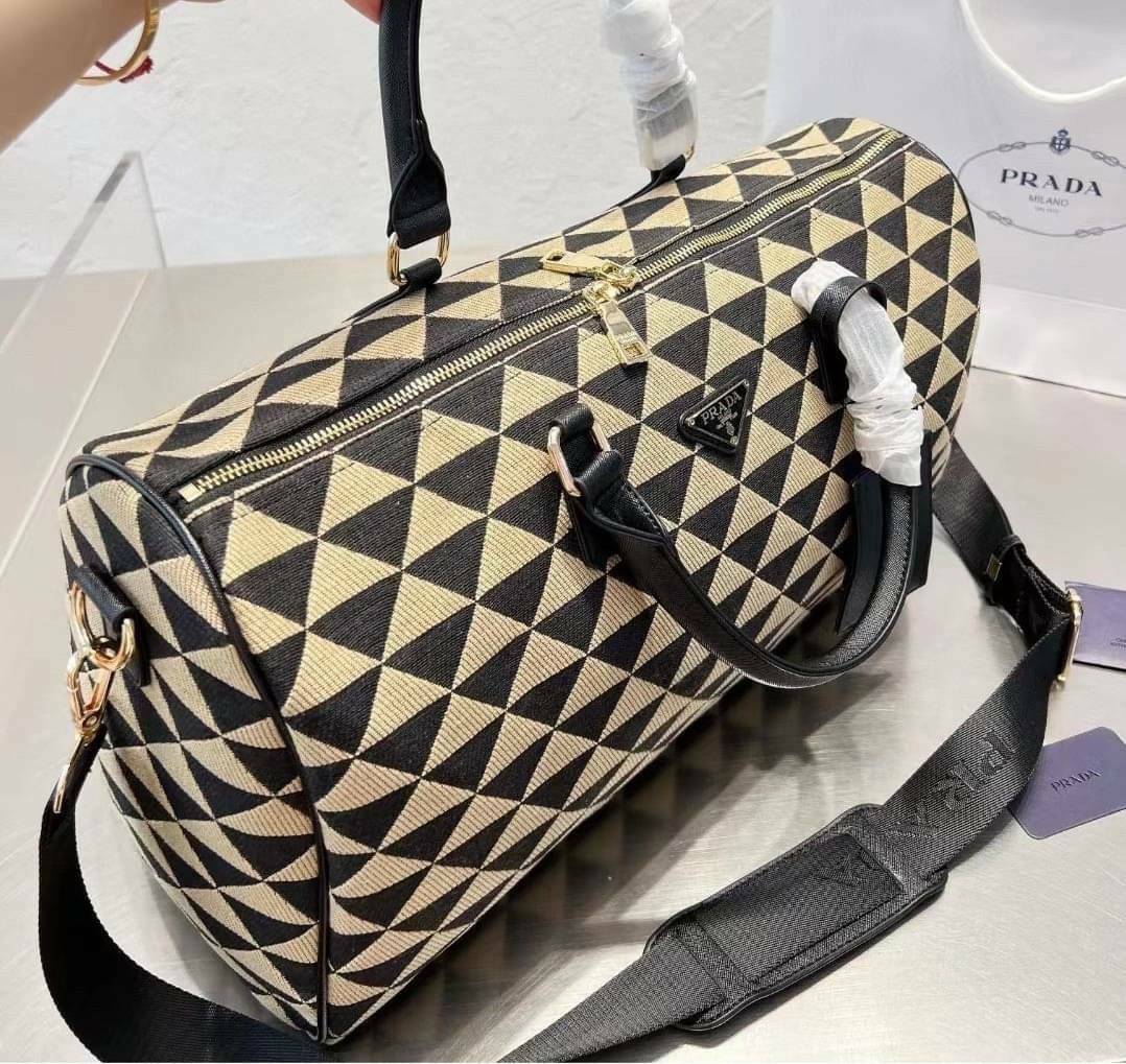 PRADA Large Boston jacquard Bag / Prada Symbole embroidered jacquard fabric travel bag 17" กระเป๋าทรงบอสตันใบใหญ่ ภาพถ่ายจากงานขายจริง ใช้งานต่างประเทศได้