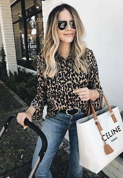 CELINE PHANTOM TOTE BAG VIP GIFT WITH PURCHASE (GWP) พรีเมี่ยมกิ๊ฟ Limited Edition จาก CELINE PERFUME DUTYFREE COUNTER วัสดุ Canvas & Grained cowhide ดีไซน์ทรง Shopping ขนาดใหญ่กำลังดี เนื้อหนาแข็งแรง น้ำหนักเบา โดดเด่นที่ห้อยTagแม่กุญแจอะไหล่ทองสามารถใช้