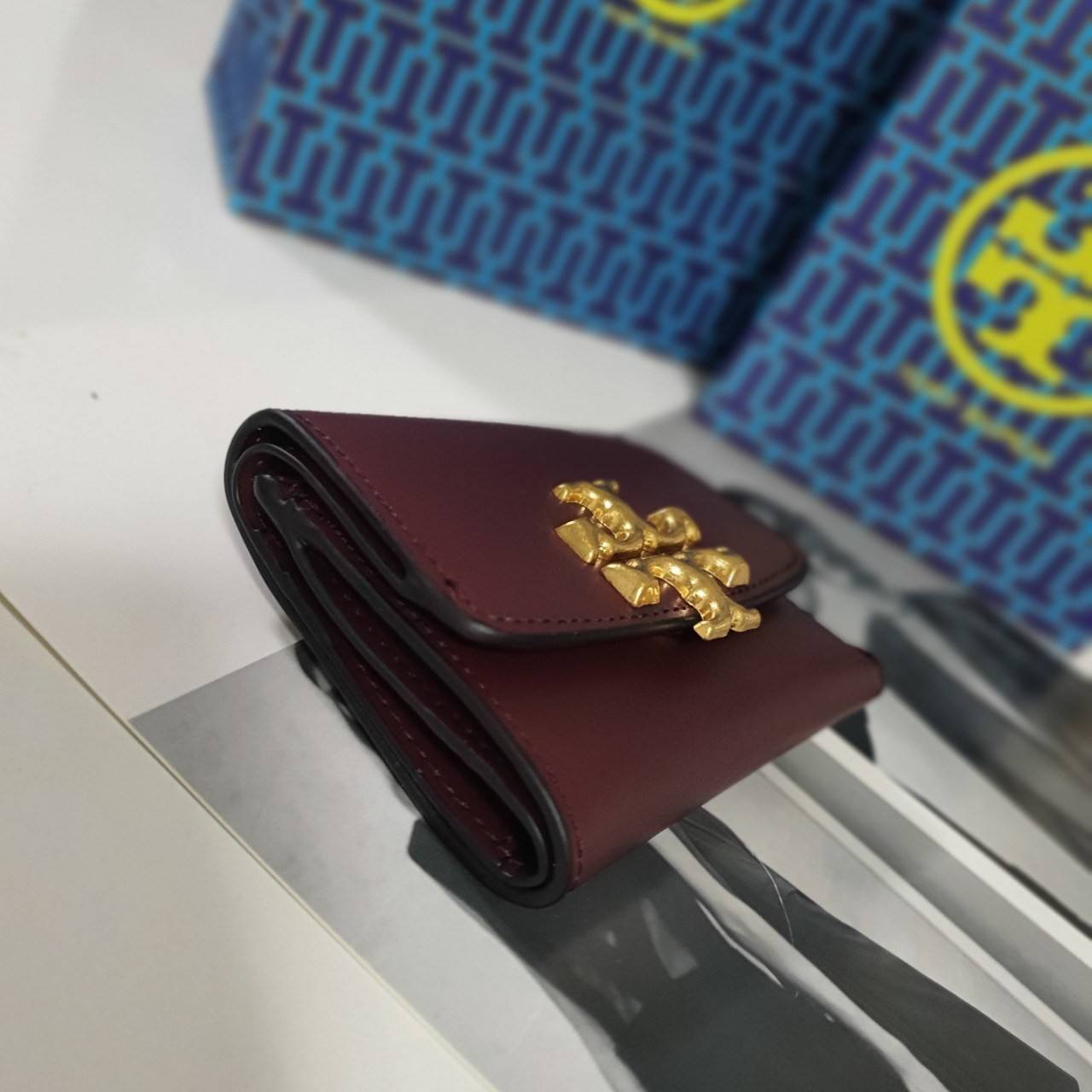 ของแท้ 💯% TORY BURCH SMALL WALLET กระเป๋าสตางค์สุดคลาสสิค ใบจิ๋วขนาดกำลังน่ารัก พกพาง่าย วัสดุหนังแท้ ประดับโบโก้ทอง
