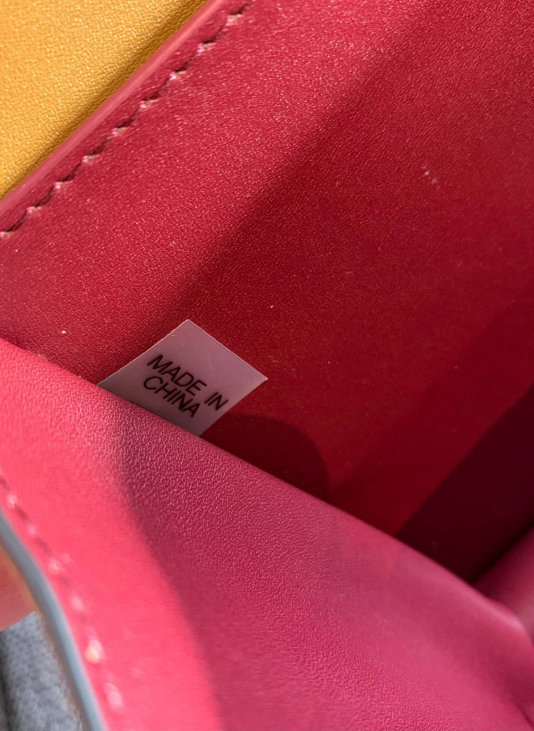 คุณภาพจัดเต็มกันเลยค่าา😘Tory Burch T Monogram Jacquard Shoulder Bag ห้ามพลาด! กระเป๋าสะพายแบบครอสบอดี้ร์ วัสดุJacquard+หนังแท้ชั้นดี ได้ลงตัวสวยงาม รูปแบบร่วมสมัยตามแบบฉบับแบรด์ได้ดีทีเดียวค่ะ! เปิดปิดกระเป๋าแบบอะไหล่แบรนด์ล็อคแม่เหล็ก