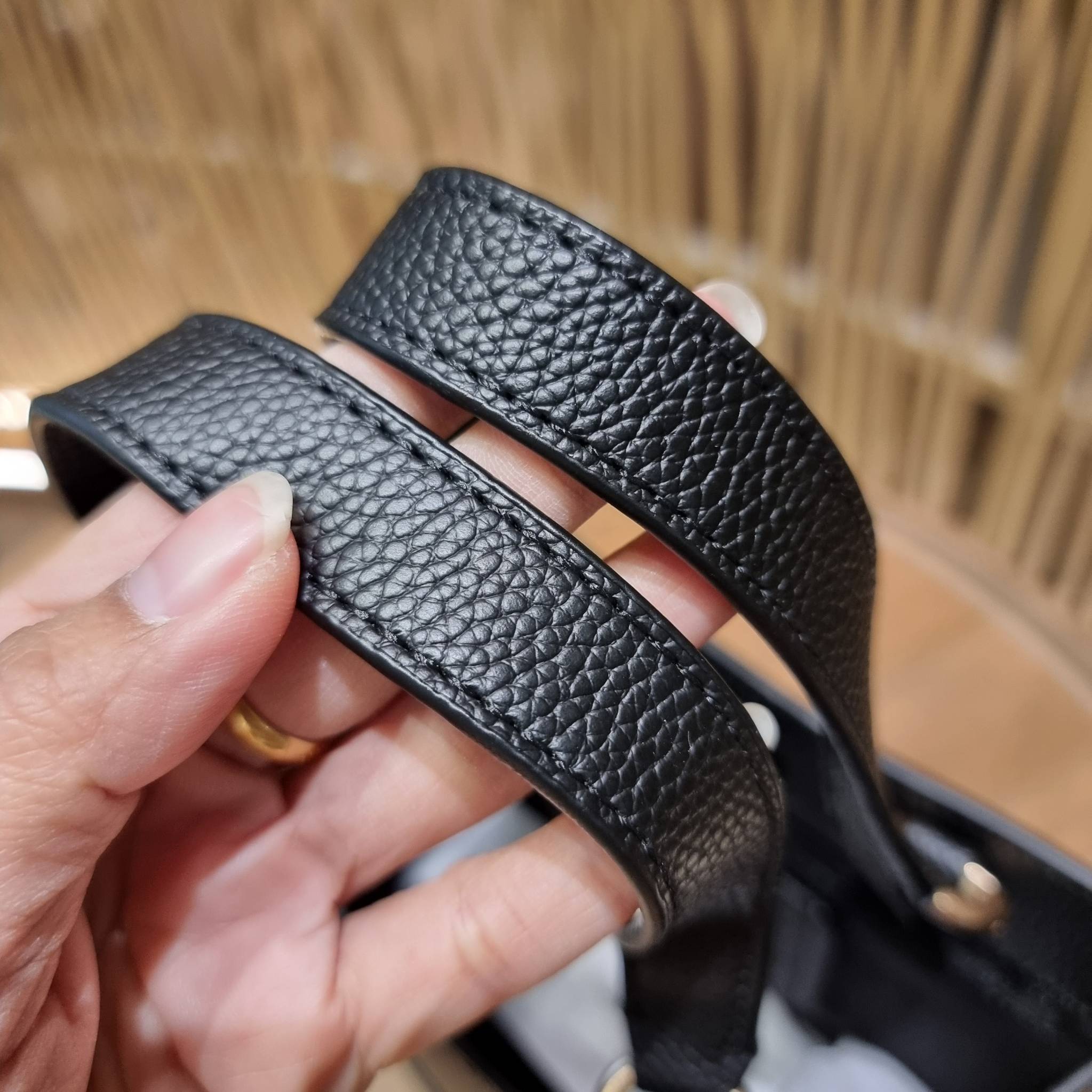 OUTLET 】COACH C5122 DEMPSEY TOTE 22 IN SIGNATURE CANVAS แรงดี กระหน่ำยอดสั่งซื้อมากจ้าแม่!! กระเป๋าทรงโท้ท 22 ที่ขนาดน่ารักน่าใช้มากๆ สาวๆถูกอกถูกใจกันนับไม่ถ้วน!! ฟังก์ชั่นการใช้งานสะดวกที่สุด มีทั้งสายคล้องในตัว และสายครอสบอดี้ ดีไซน์คลาสสิคเรียบหรู วัส