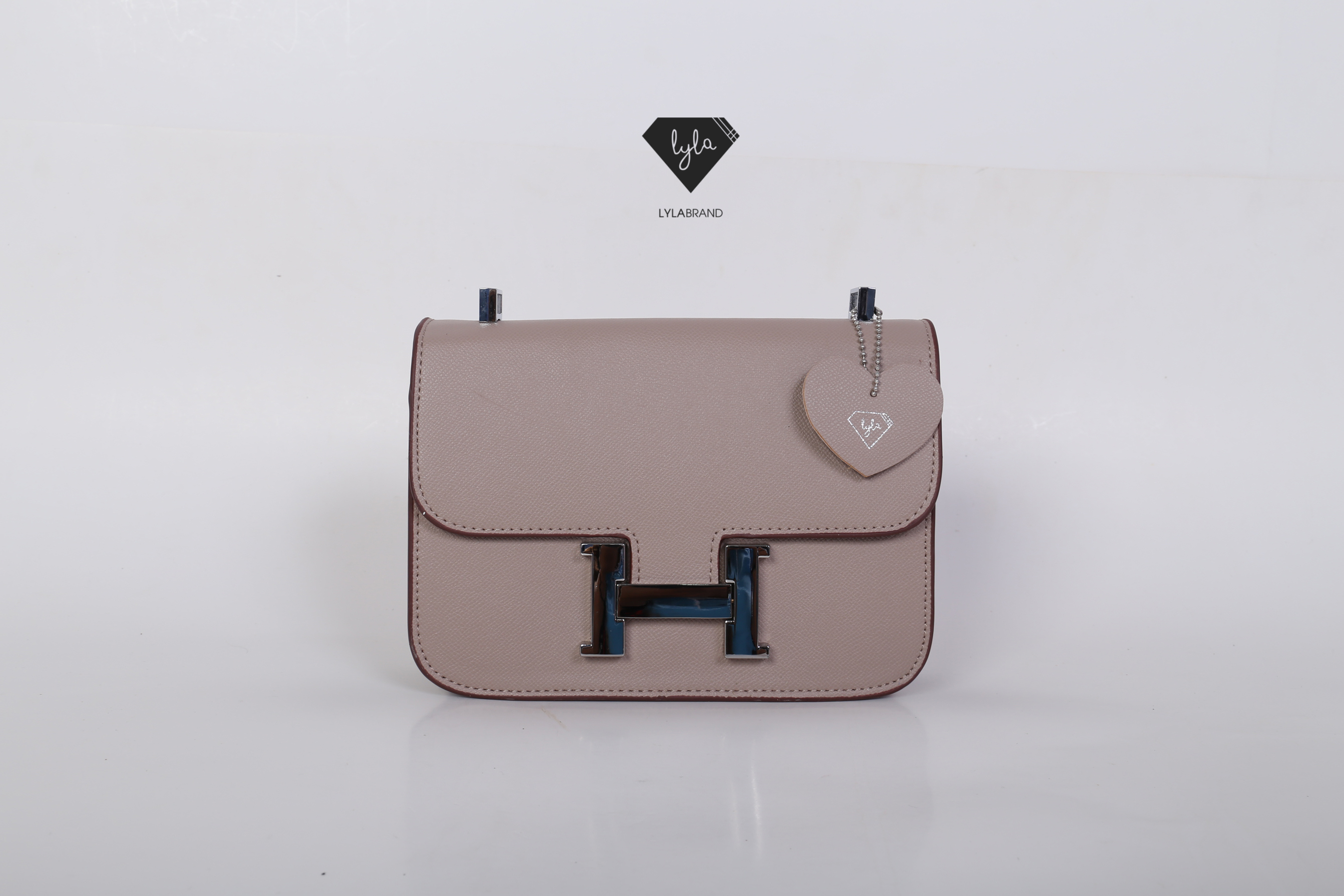 LYLABRAND🔔 Constance Size 23 Cm / Epsom ✨PU top premium นะคะ หนังดีเลอค่าน่าสอยมากกก บอกคำเดียวเลยว่าเด็ดสุด !! เหมือนหนังแท้เบอสุดค่ะคูณผู้หญิง ลูกค้าเก่าน่าจะทราบกันดีอยู่แล้วว่าคุณภาพของร้านนี้ต้องมาเป็นอันดับหนึ่งเท่านั้น อิอิ มีสายยาวส