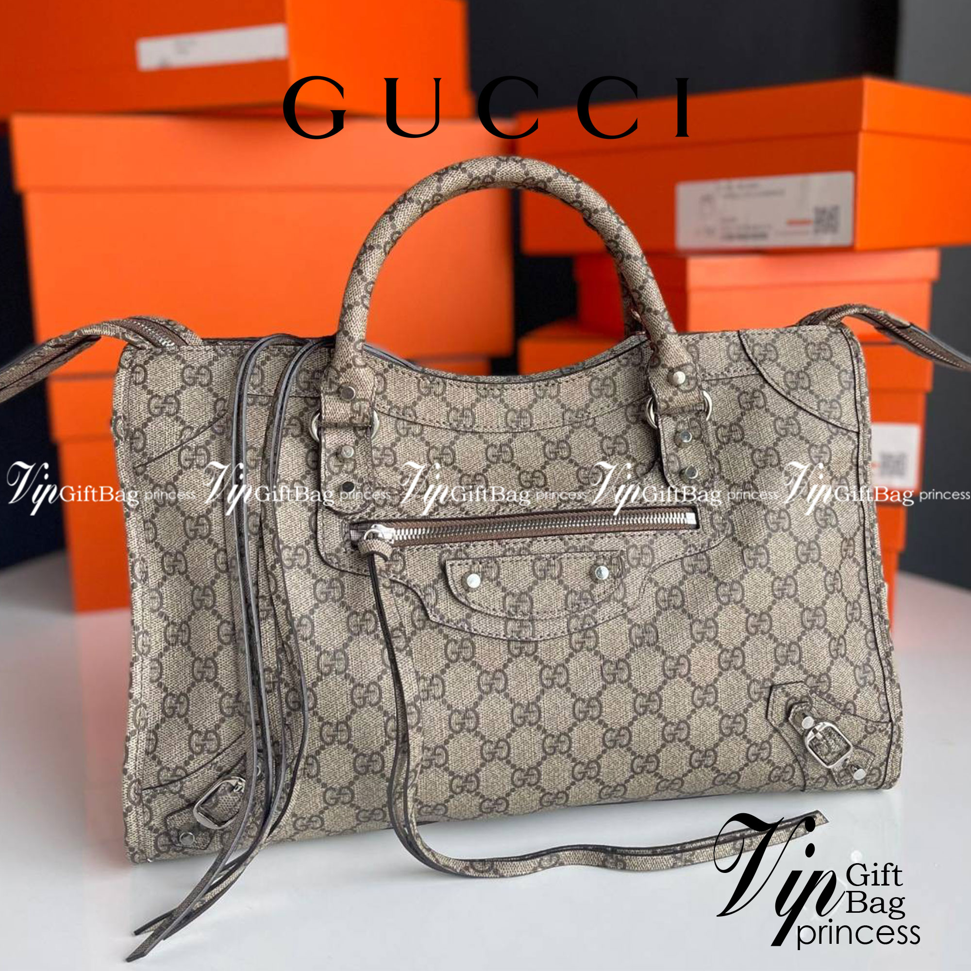 หนังแท้ Gucci The Hacker Project medium Neo Classic bag พร้อมส่งที่ไทย มาแล้วนะค้า มาแรง ขายดีม๊ากกกค่ะ GUCCI x BALENCIAGA CITY BAG ใบนี้มีสายสะพาย มาแรงที่สุดในตอนนี้ เป็นการออกแบบร่วมกันของ2แบรนด์ดัง เฟียส สวย แพทเทิร์นลาย ทรง เป๊ะๆ งานเทพสุดแบบเทียบแท้