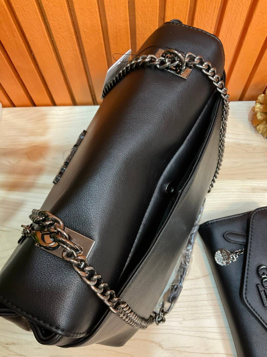 ของแท้ 100% Guess Women’s Crossbody Bag Set สุดคุ้ม!!!! เซตสวยหรูดูแพง สวยจริงจริง ช้าหมด ราคานี้หาที่ไหนได้!! สีดำ