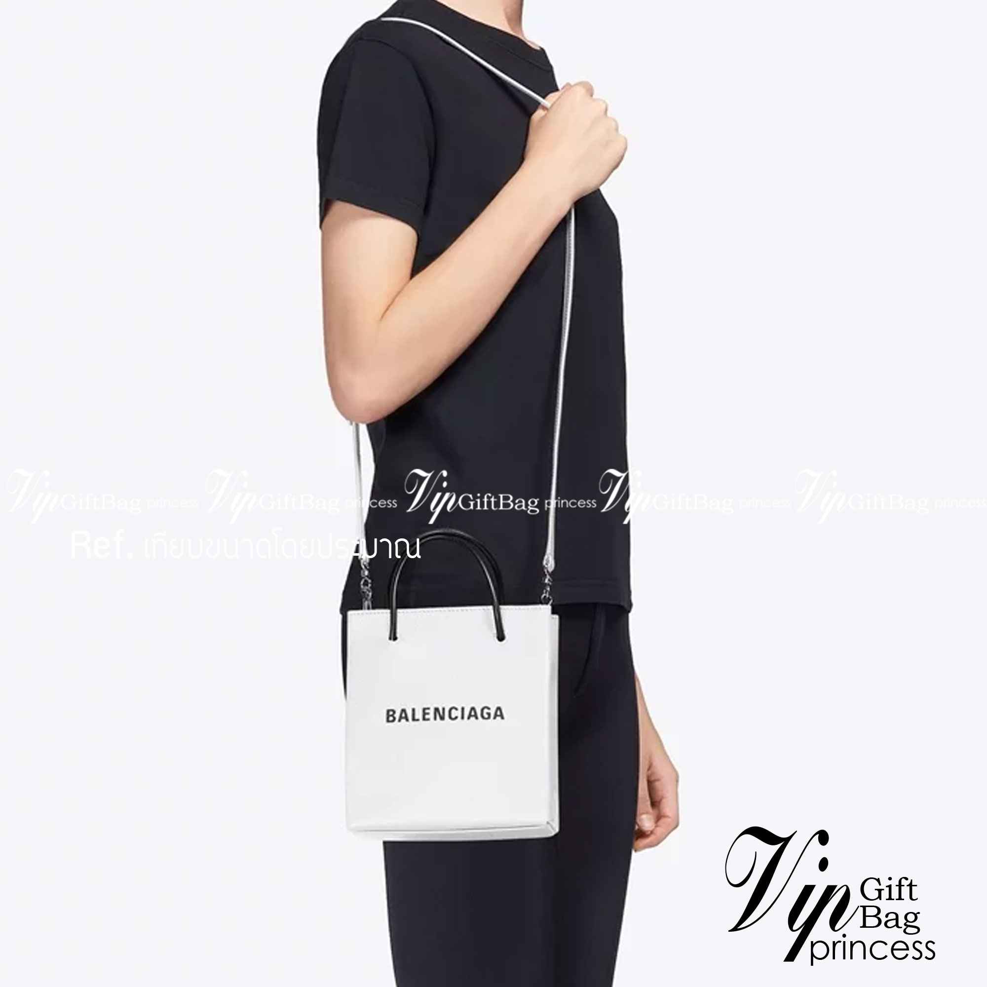 BALENCIAGA Shopping Tote Bag กระเป๋าทรงช็อปปิ้งทรงโท้ท ภายในโล่งๆไปเลย ใส่ของได้สบายๆ จุใจแบบเน้นๆ มาพร้อมสายสะพายครอสบอดี้จะคล้อง จะสะพายข้าง ก็สวยเลิศ ราคานี้คือคุ้มที่สุด ต้องมีแล้วจ้าไอเท็มเด็ดแบบนี้