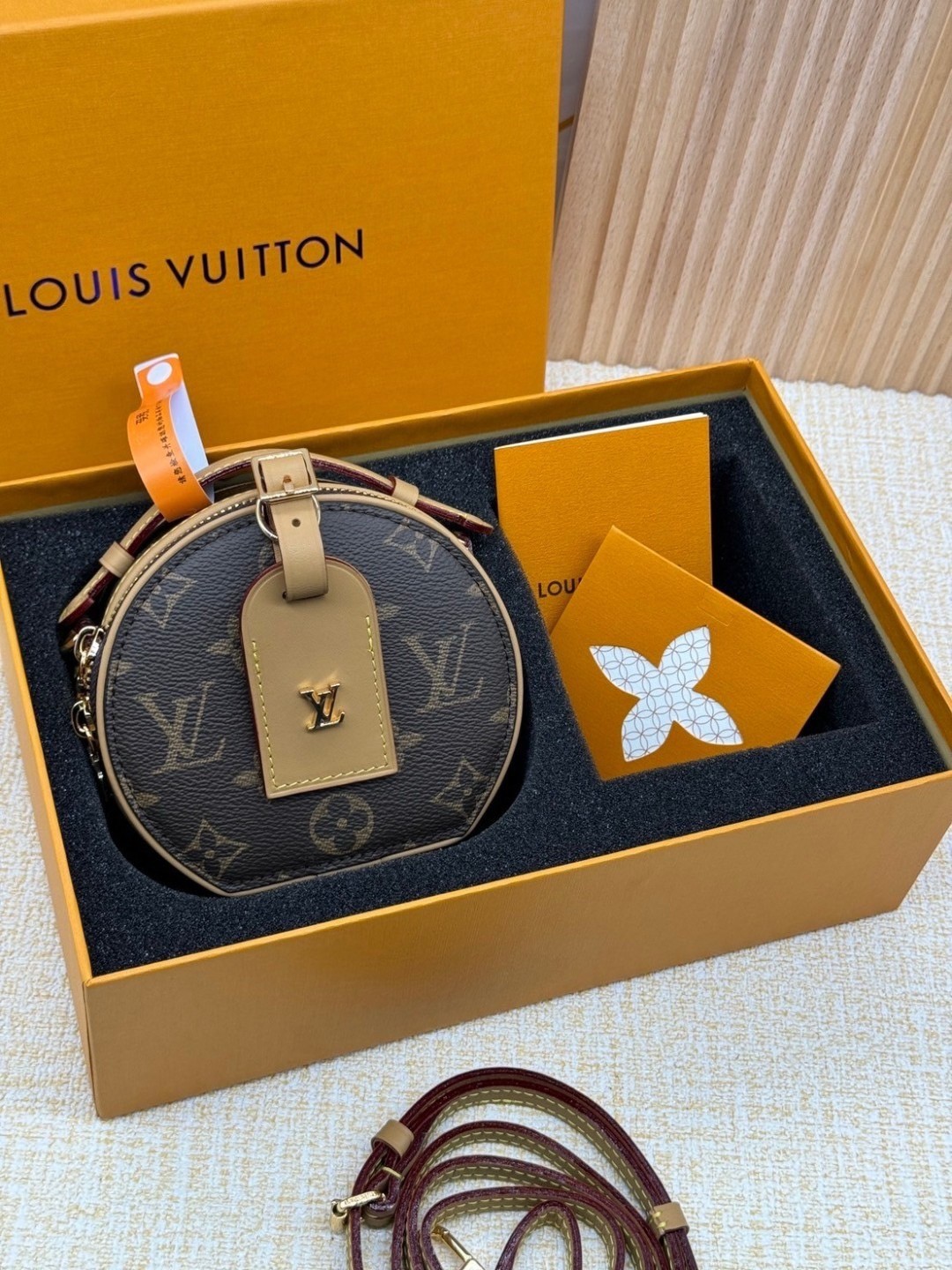 สลับแท้ Top ORI | LV Mini Boite Chapeau / lvpetite กระเป๋าคาดเอว พร้อมสายสะพายข้างได้ หนังแคนวาสแท้ เกรดดีสุด 🤍 เกรดเทพออริจินอล สลับแท้ 1:1 ภาพถ่ายจากงานขายจริง ใช้งานต่างประเทศได้