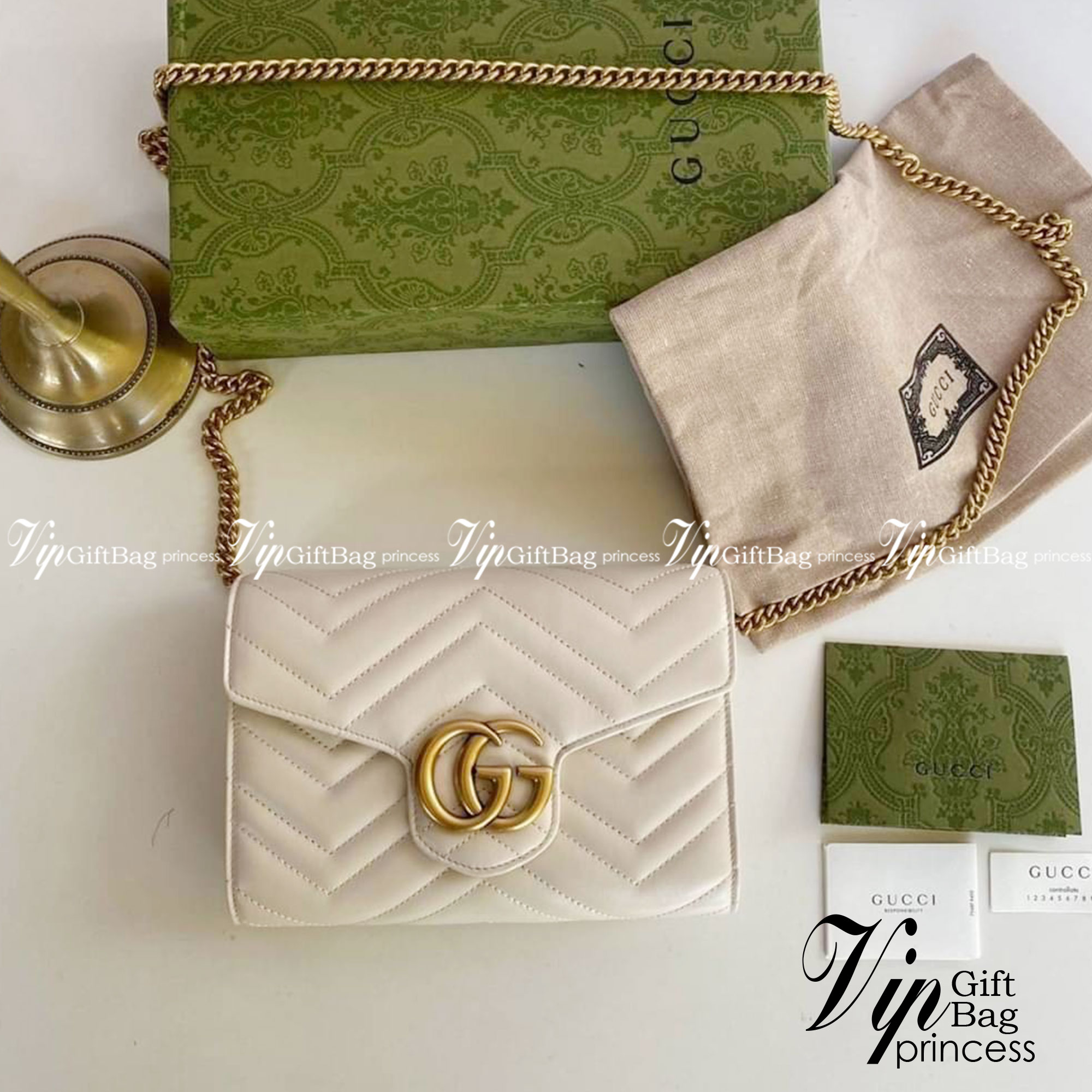 GUCCI Marmont Wallet on chain Leather / GG Marmont Chain Wallet เกรดเทพออริจินอล หนังแท้ งานสวยน่ารักมาก ใส่โทรศัพท์ได้ทุกรุ่น หนังวัวแท้นิ่มมาก ใส่การ์ด ใส่บัตร ได้เยอะมากๆ ฝ่าปิดแบบกระดุมใช้งานง่าย *กระดุมมีโลโก้ Gucci * งานสวยละเอียดยิบย่อยทุกจุด ภาพถ่