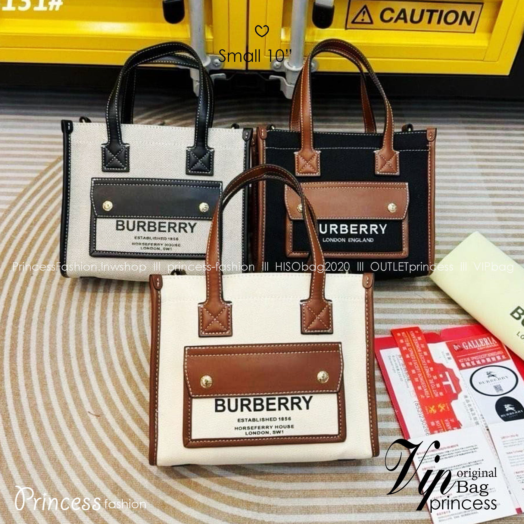Burberry Freya Canvas Tote Bag Small กระเป๋าสะพายทรงโท้ทใบเล็กกะทัดรัดใช้งานง่าย ดีไซน์ทรงเหลี่ยมสวยอยู่ทรง ด้านหน้ามีช่องใส่ของ ภายในโล่งกว้างจุ หูจับหนังถนัดมือ