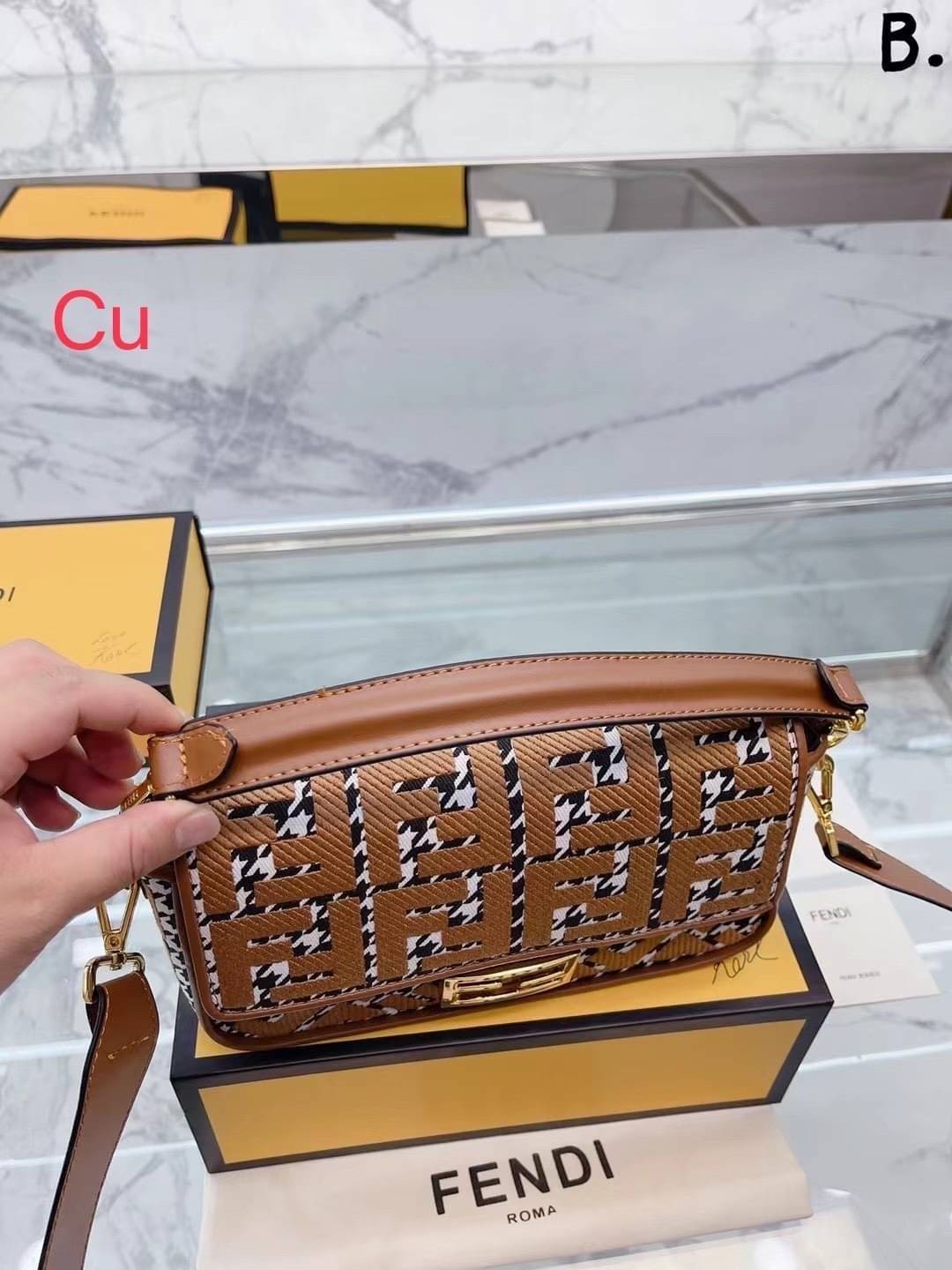 FENDI Baguette Brown houndstooth wool bag with FF embroidery / fendi baguette fabric bag กระเป๋าสะพายเฟนดิ งานจริงสวยมาก พร้อมสายสะพาย 2 เส้น ถอดได้ งานปั้มทุกจุด วัสดุคุณภาพดี แนะนำ ไม่ผิดหวัง มีจำนวนจำกัดนะคะ ภาพถ่ายจากงานขายจริง ใช้งานต่างประเทศได้