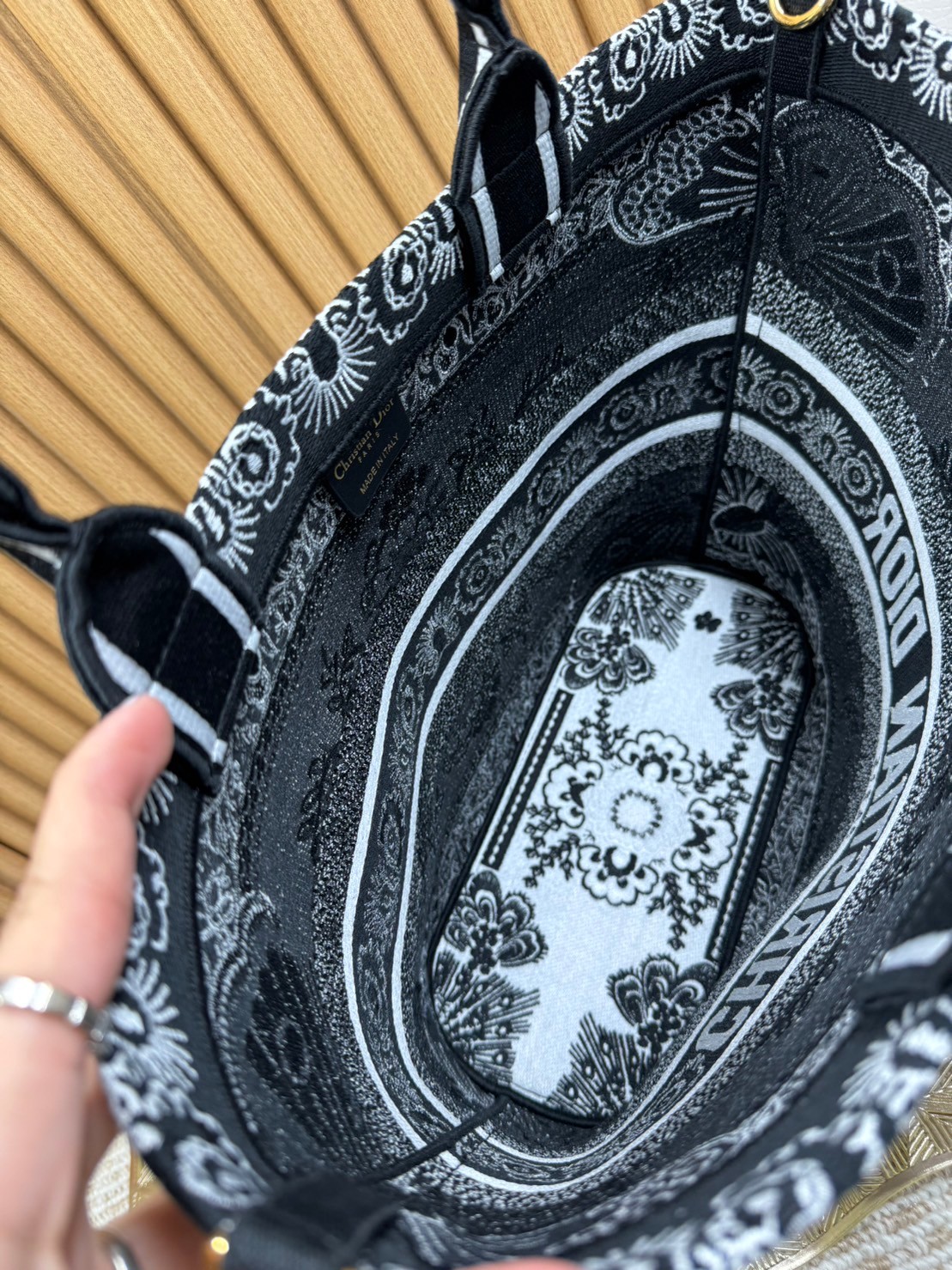 DIOR NEW LINE TOTE / DIOR KID TOTE กระเป๋าทรงโท้ทรุ่นใหม่ เอกษณ์ความหรูหรา โดดเด่นสวยงาม เกรดออริ 1:1 ใช้งานต่างประเทศได้