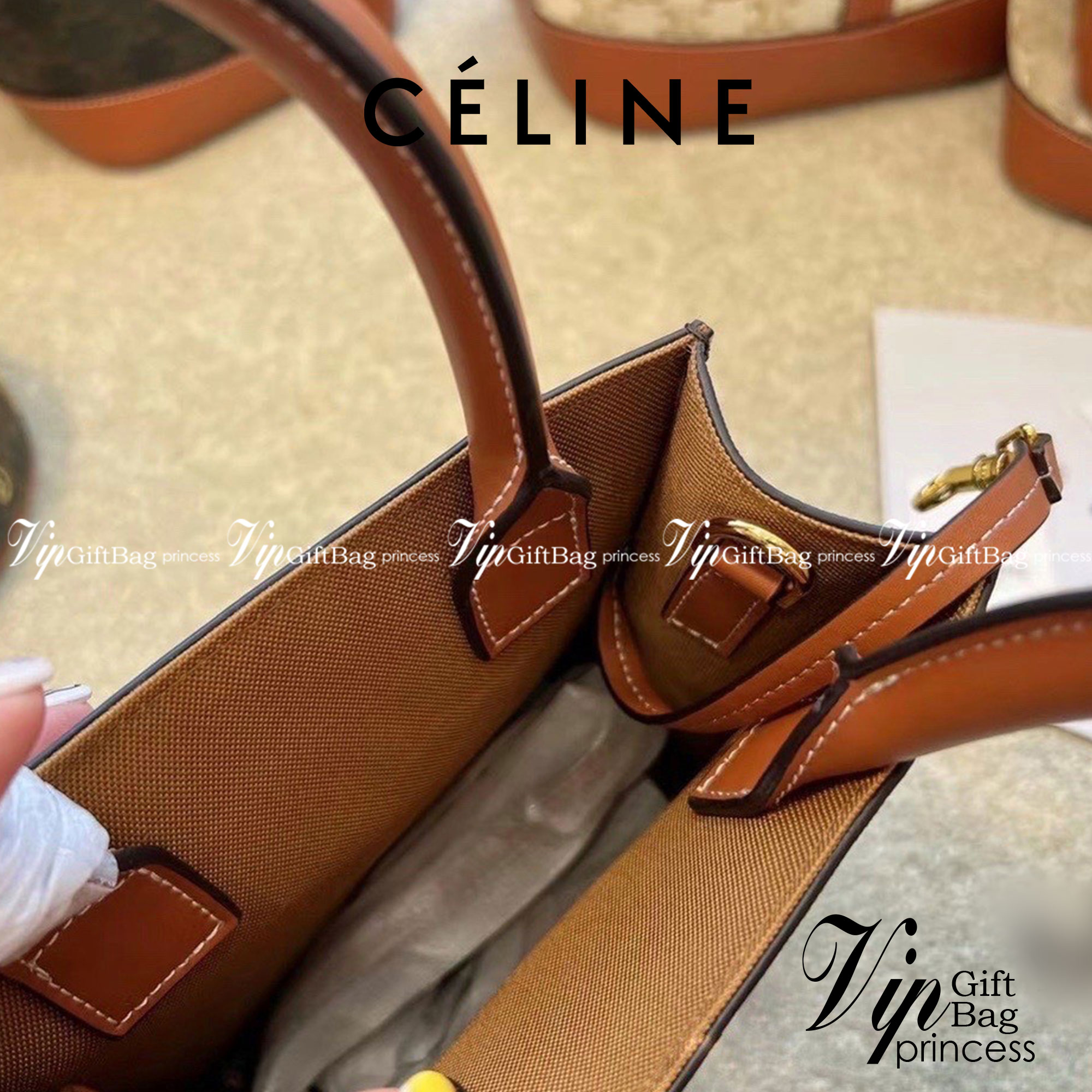 CELINE MINI HAND CARRY AND CROSSBODY BAG / CELINE MINI VERTICAL / Celine mini tote วัสดุ COATED CANVAS กระเป๋าสะพาย ทรงtote ใบเล็ก ทรงนี้คือทรงสุดฮิตใช้งานง่าย งานปั้มแบรนด์ทุกจุด ดีไซน์ทรงเหลี่ยมสวยหรูสุดคลาสสิคในสไตล์สาว Lisa ภายในโล่งกว้างใส่กระเป๋าสตา