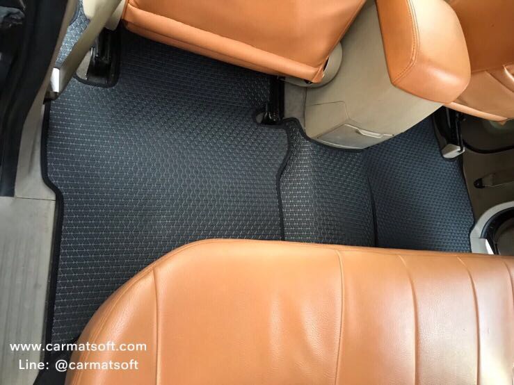 พรมปูพื้นรถยนต์ TOYOTA VIGO 4ประตู ลายสนุ๊กสีดำ เข้ารูป