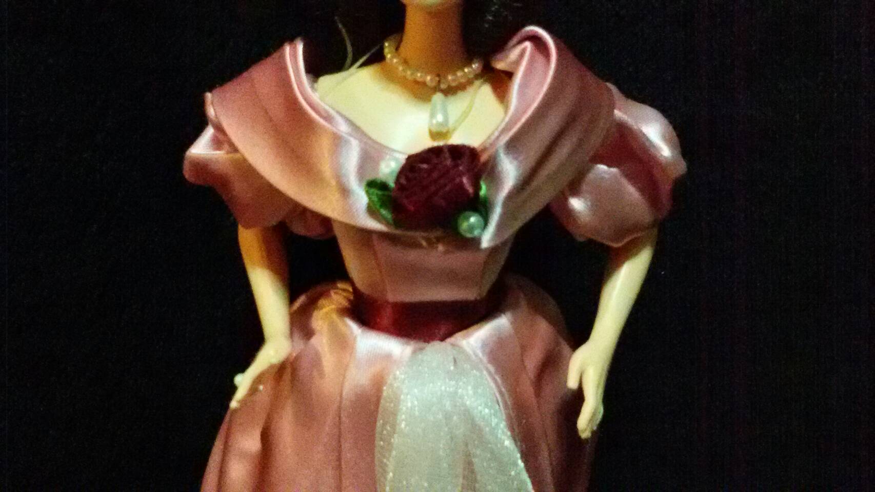 Hallmark Special Edition Sweet Valentine Barbie ตุ๊กตาบาร์บี้แท้มือสองสภาพดีค่ะ