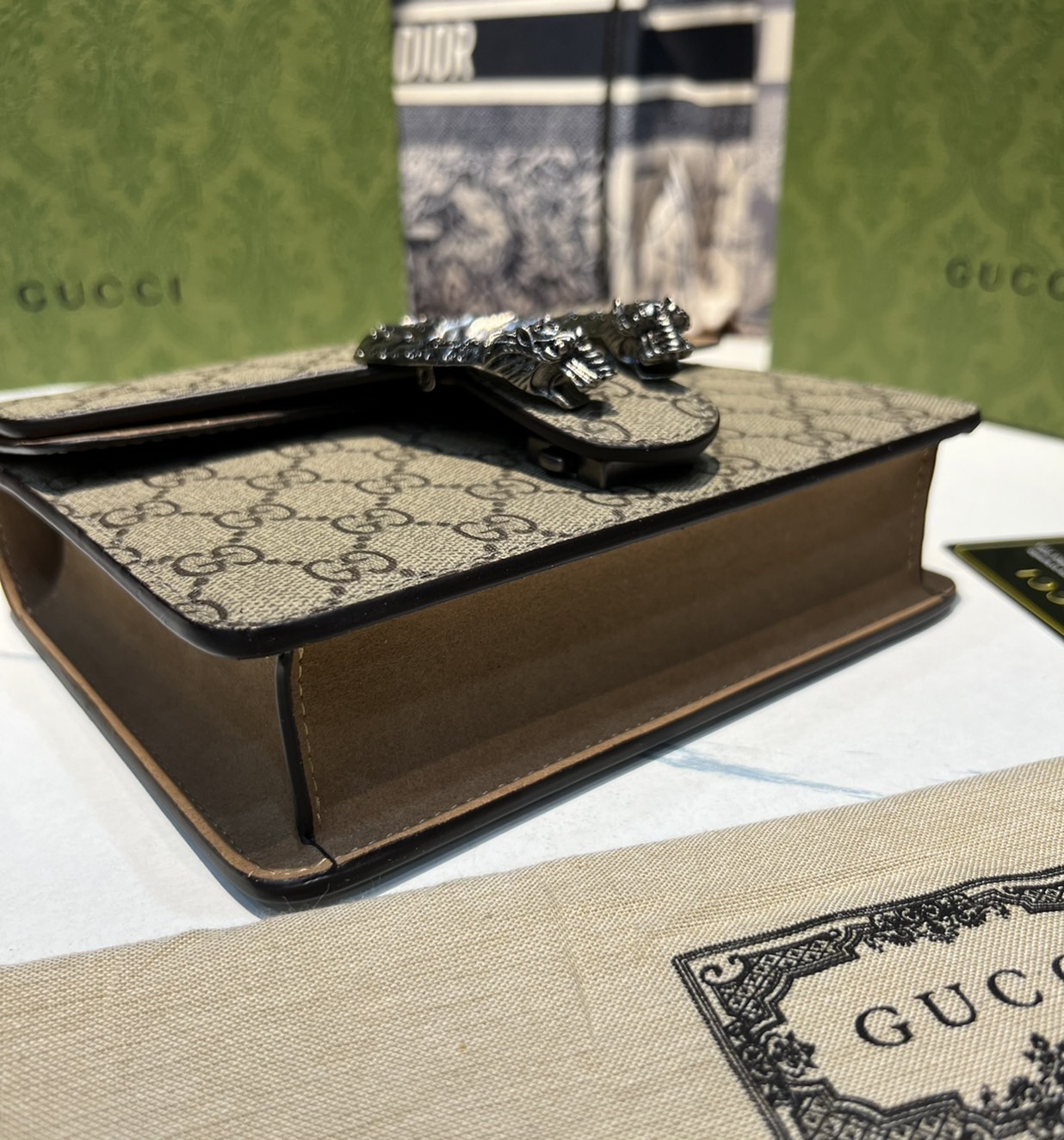 20CM / 7.5" หนังแท้ GUCCI Dionysus GG Supreme mini bag ฮอตไอเท็ม รุ่นนี้ขายดีขายหมด สวยหรู คุณหนู ผู้ดีมาก!! นานๆ มาจะมาน้าา รุ่นหายากค่ะ กระเป๋าสะพายข้าง ดีไซน์อยู่ทรง ขนาดกำลังสะดวกใช้สำหรับสาว วัสดุหนังแท้เต็มใบ ภายในแบ่งสัดส่วนได้เป็นอย่างดี งานจ