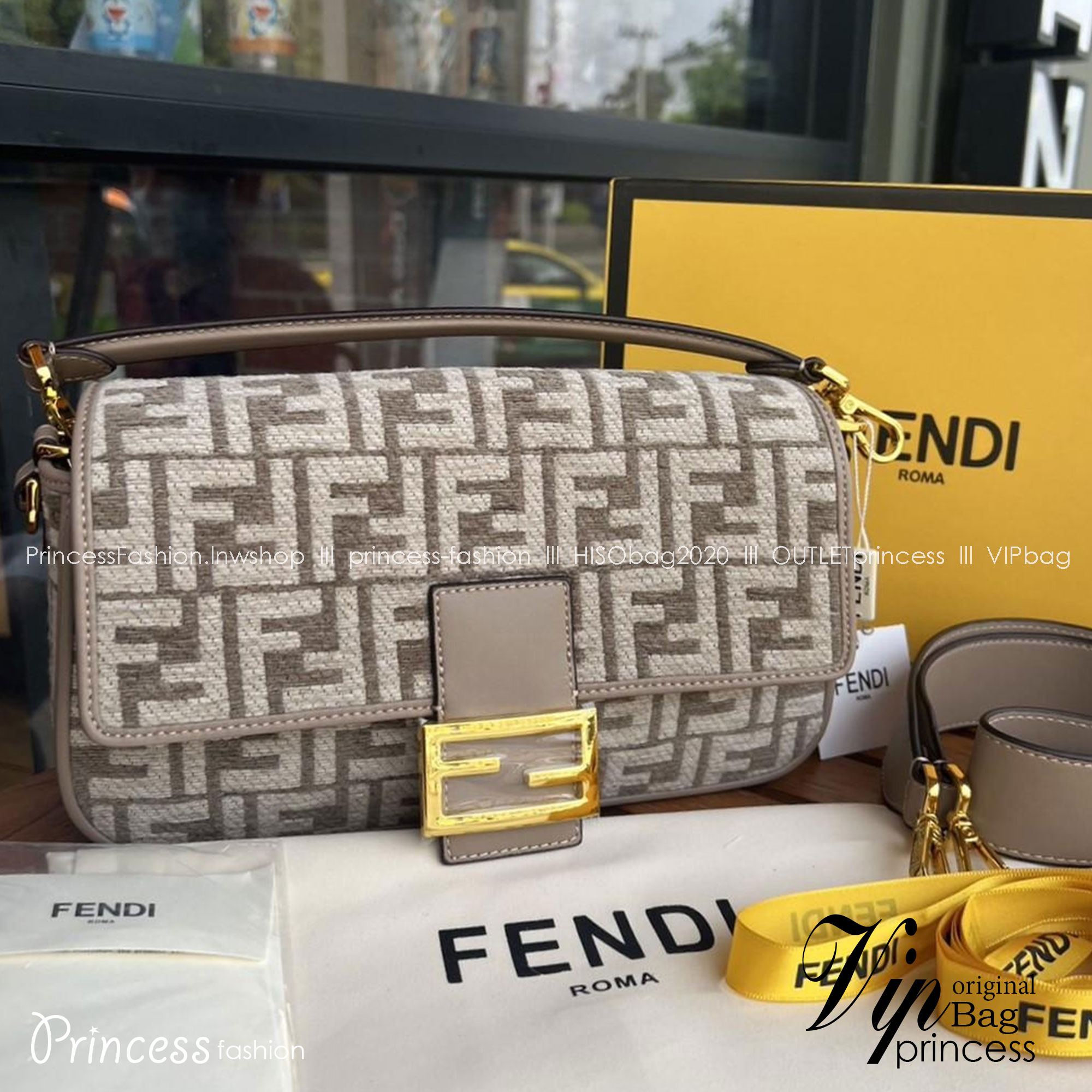 FENDI Baguette Dove grey FF tapestry fabric bag / FENDI Bag พร้อมส่ง กระเป๋าสะพายทรงแบคเกตต์ ดีไซน์ลวดลายมี texture หรูหราโดดเด่นน่าใช้ **สินค้าเกรดออริจินอล 1:1 สลับแท้
