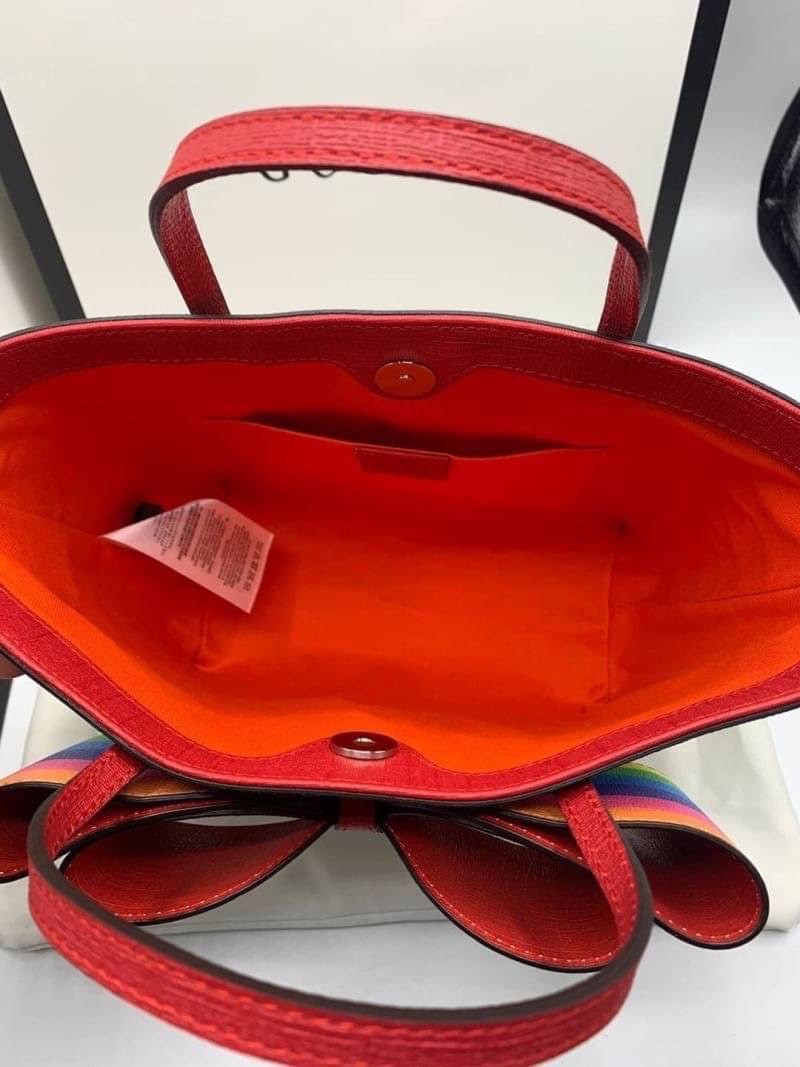 รวมแบบ GUCCI Children's tote bag / Gucci kid tote / Gucci bag พร้อมส่งสต๊อกแน่น กับกระเป๋าโท้ทคิดท์ ไซส์น่ารักน่าใช้ ฮอตไม่หยุด เด็ดทุกดีไซน์ มีลายเข้าใหม่มากกว่าในรูปนะคะ **สินค้าเกรดออริจินอล 1:1 สลับแท้ งานสวยตามรูป ภาพถ่ายจากงานขายจริง ใช้งานต่าง