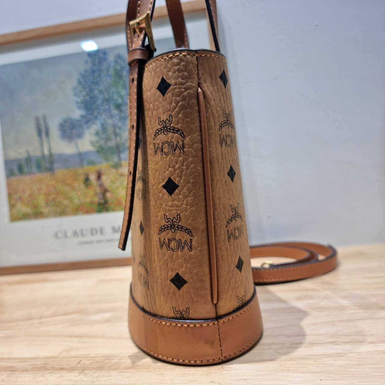 M.C.M AREN BUCKET TOTE IN VISETOS กระเป๋าทรงบัคเก็ต ขนาดกำลังสวย ไอเท็มใหม่ เกรดท็อปออริ 1:1 สลับแท้ ใช้งานต่างประเทศได้