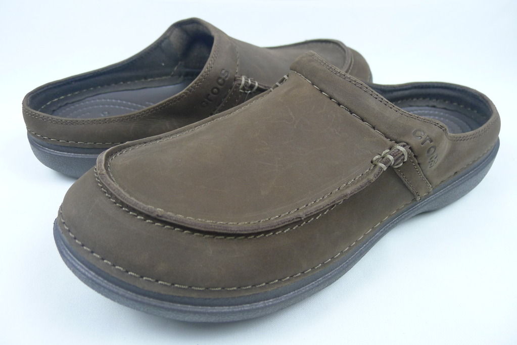 Crocs Santa Cruz Clog Leather Deep Coffee M11