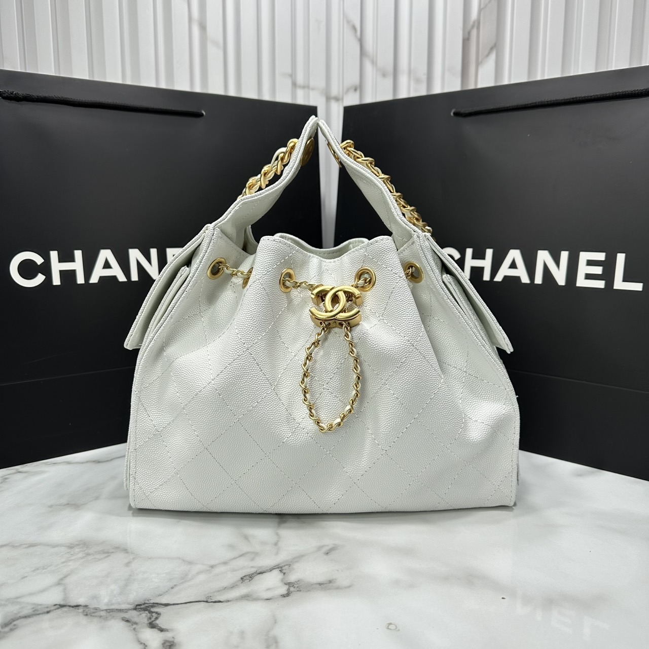 ORI หนังแท้ | 25cm CHANEL 25 Small Handbag Spring-Summer 2025 กระเป๋าสะพายรุ่นใหม่สุดฮอตแห่งปี หนังแท้ลายเกรน ที่สุดแห่งความไอคอนิก มาพร้อมใบเล็ก อะไหล่สีทองสวยหรู