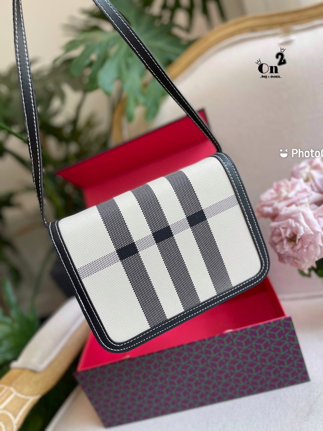 BURBERRY FRAGRANCES LEATHER CROSSBODY BAG / BB Shoulder Bag กระเป๋าสะพาย ทรงกล่อง เปิดหน้า อะไหล่ทอง สายสะพายยาวแบบครอสบอดี้ ได้ทุกลุค เกรดงานสวย.น่ารักมากๆ งานชนชอป ใช้ได้ Everyday Look เลยค่า