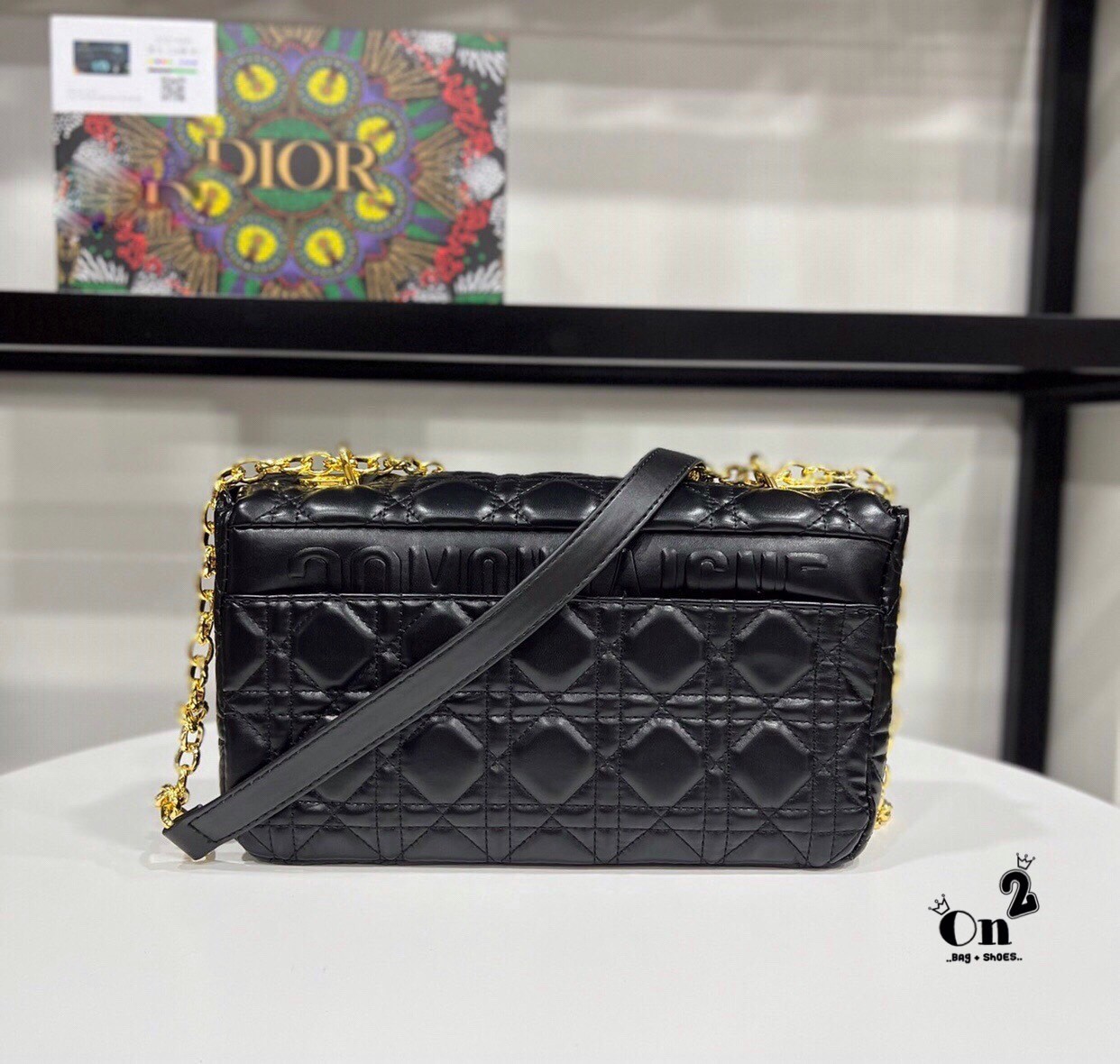 DIOR CARO BAG กระเป๋าสะพายทรงกล่องเปิดหน้าแต่งอะไหล่CD มาพร้อมสายสะพายยาวครอสบอดี้ มาครบ 3 ขนาด หนังสวย ภาพถ่ายจากงานขายจริงนะคะ