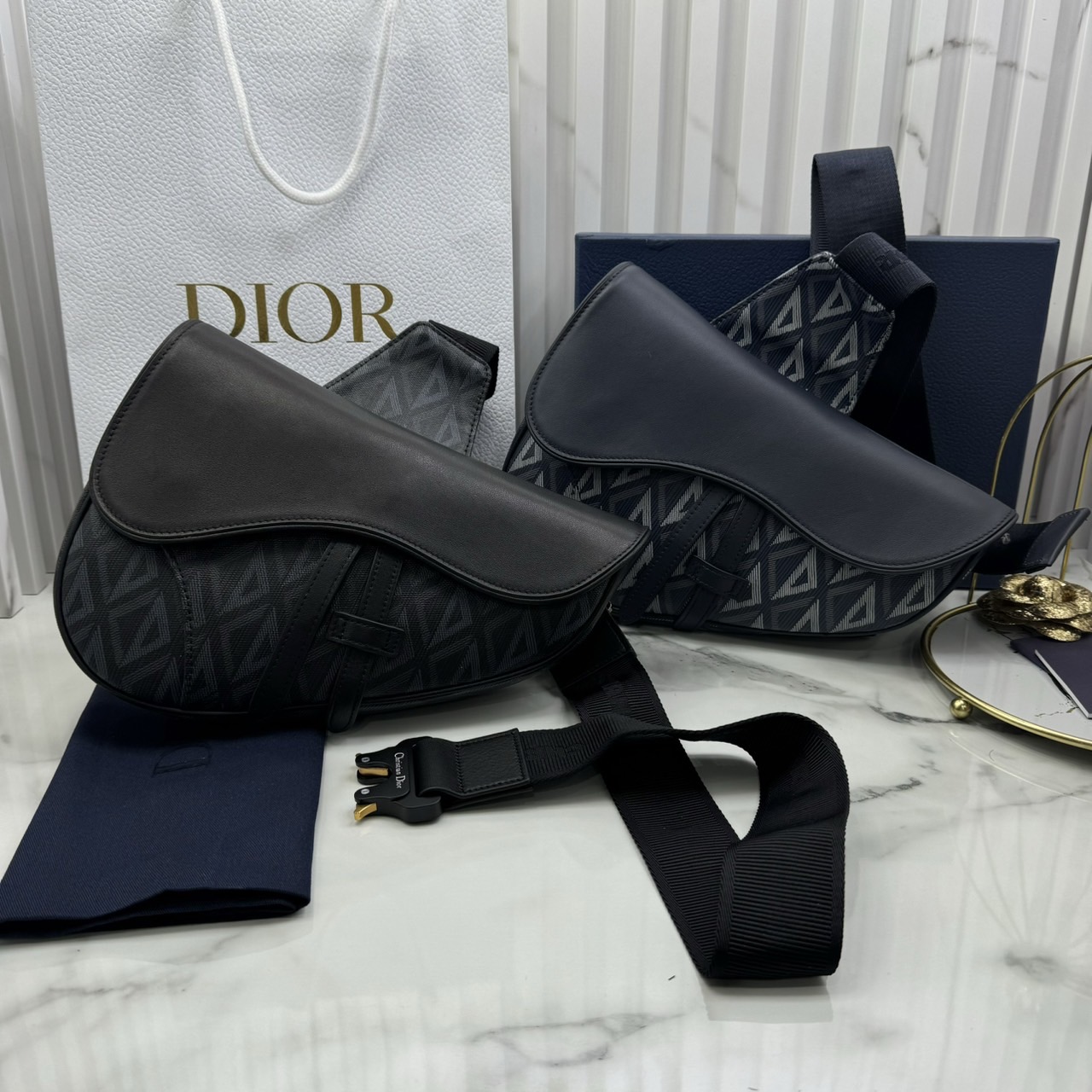 DIOR Saddle Bag CD Diamond canvas and smooth leather กระเป๋าคาดอก หรือสะพายไหล่ได้ สไตส์แบรนด์หรู รูปแบบใหม่ของ CD คลาสสิก เกรดออริ 1:1 ใช้งานต่างประเทศได้
