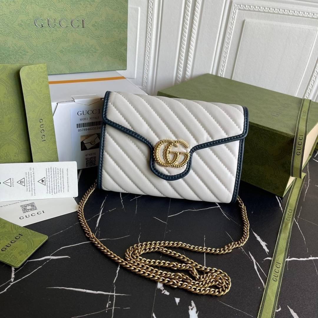 หนังแท้ GG Marmont matelassé mini bag พร้อมส่งที่ไทย GUCCI Wallet on Chain ภาพสินค้าถ่ายจากงานขายจริง รุ่นนี้หนังสวยมากค่ะ ละมุนที่สุด ใส่บัตร ใส่แบงค์ได้ รับรองว่าจะเป็นกระเป๋าที่จะหยิบใช้งานได้บ่อยๆ รับประกันความสวยปังค่าาา